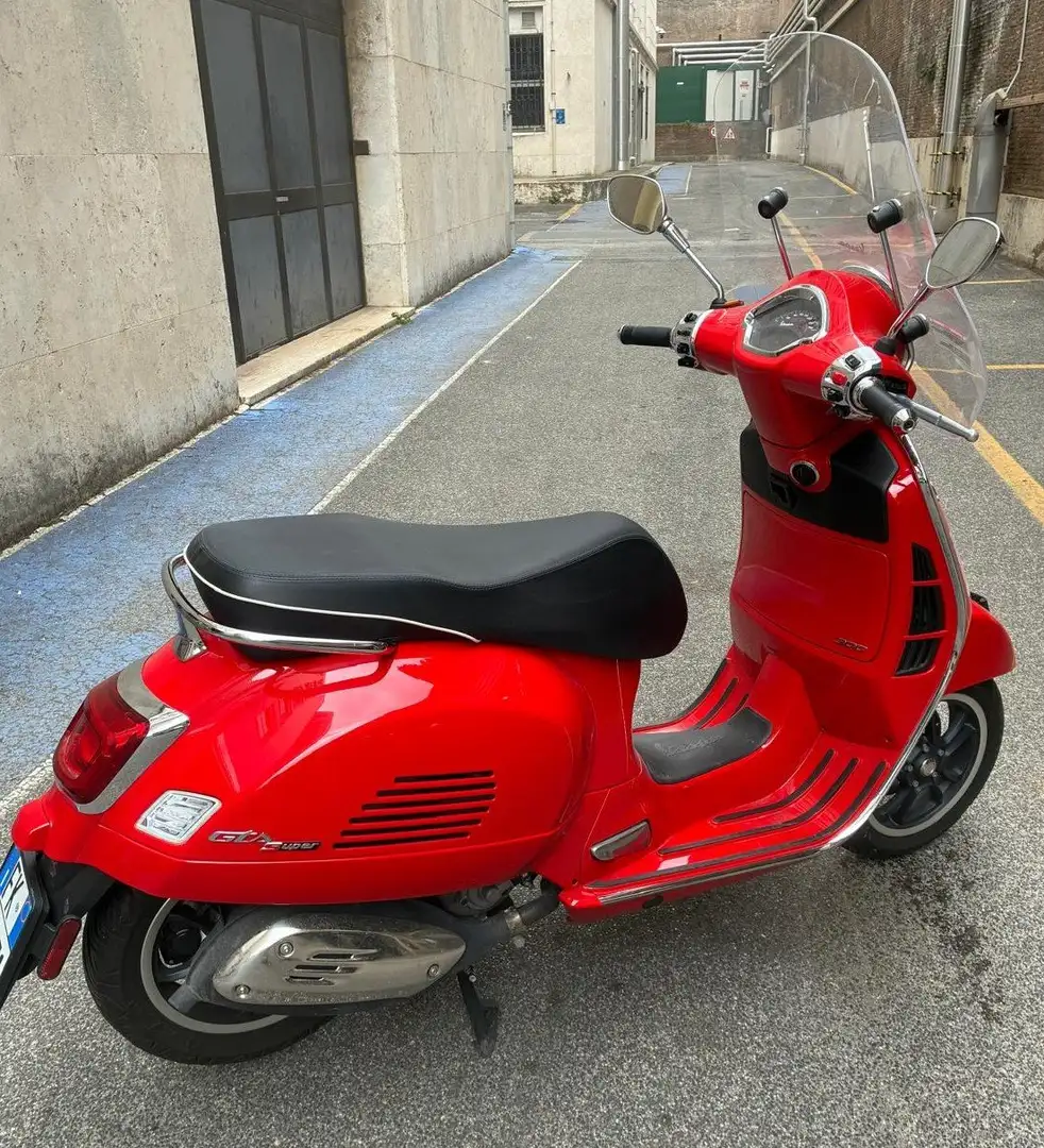 Vespa GTS Super 300 sport Piros - 1