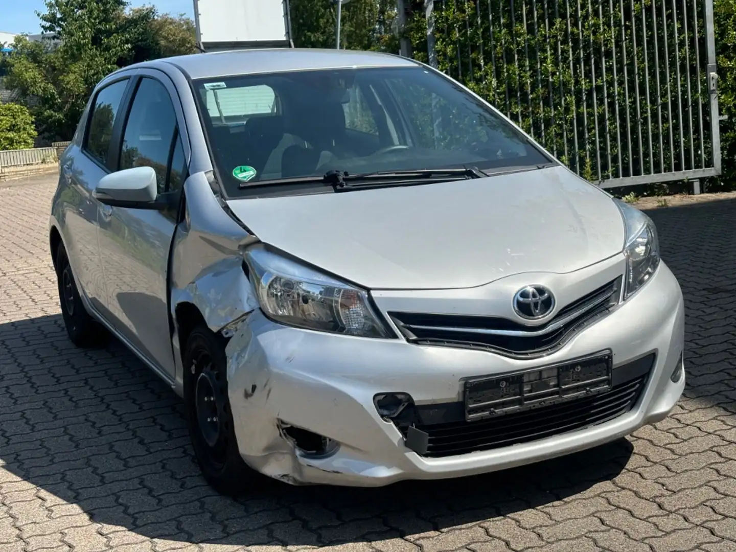 Toyota Yaris Life 1.33 Automatik Kamera Argent - 1