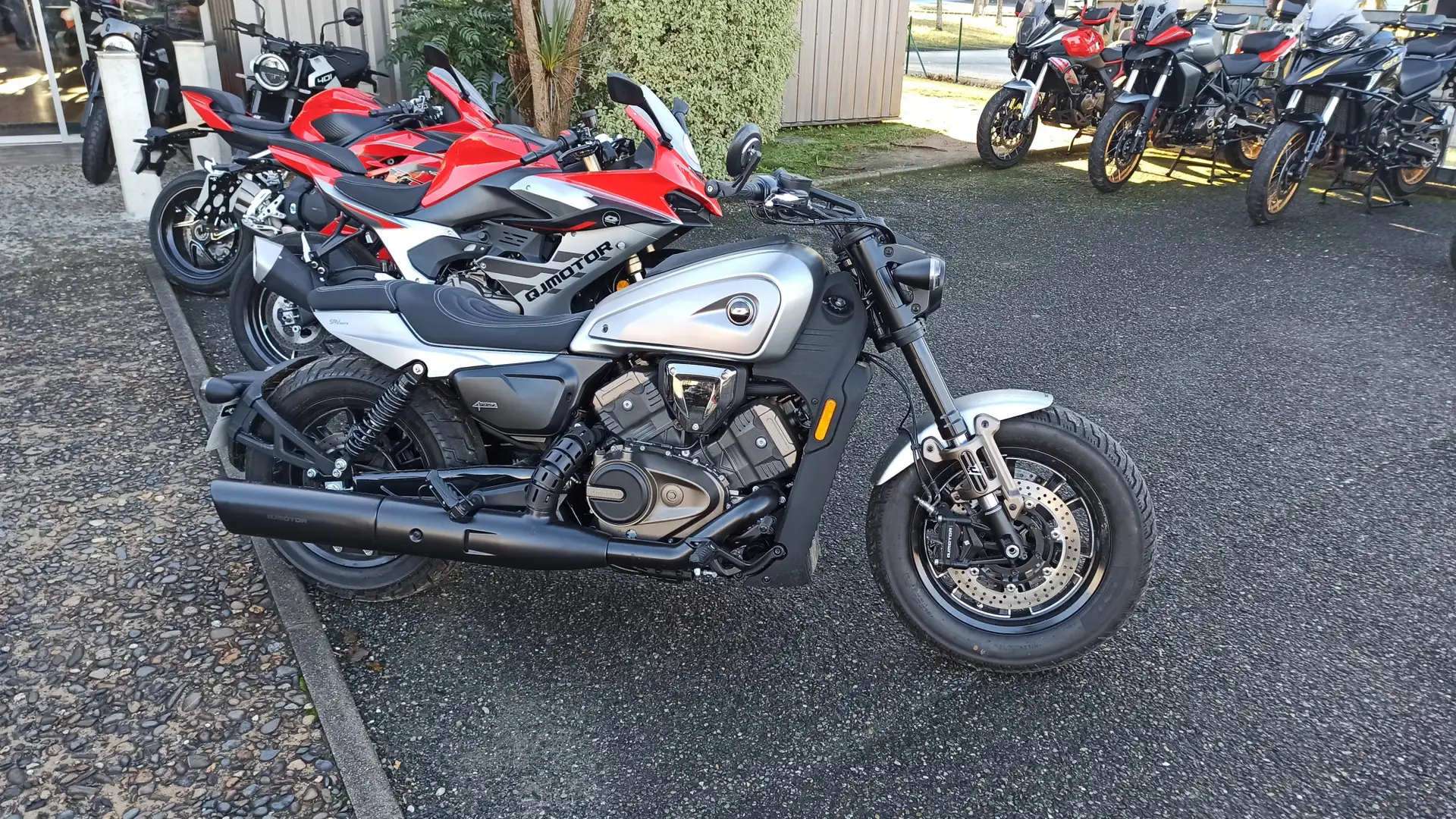 QJ Motor Sonstige Grau - 1