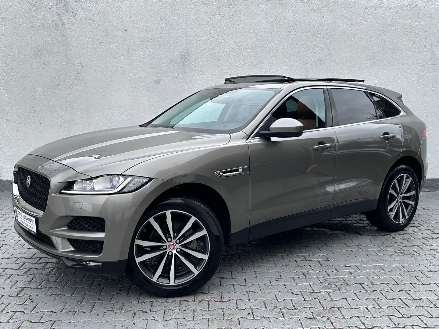 Jaguar F-Pace 25d AWD Pure*Pano*Kamera*Navi*Leder Grau - 1
