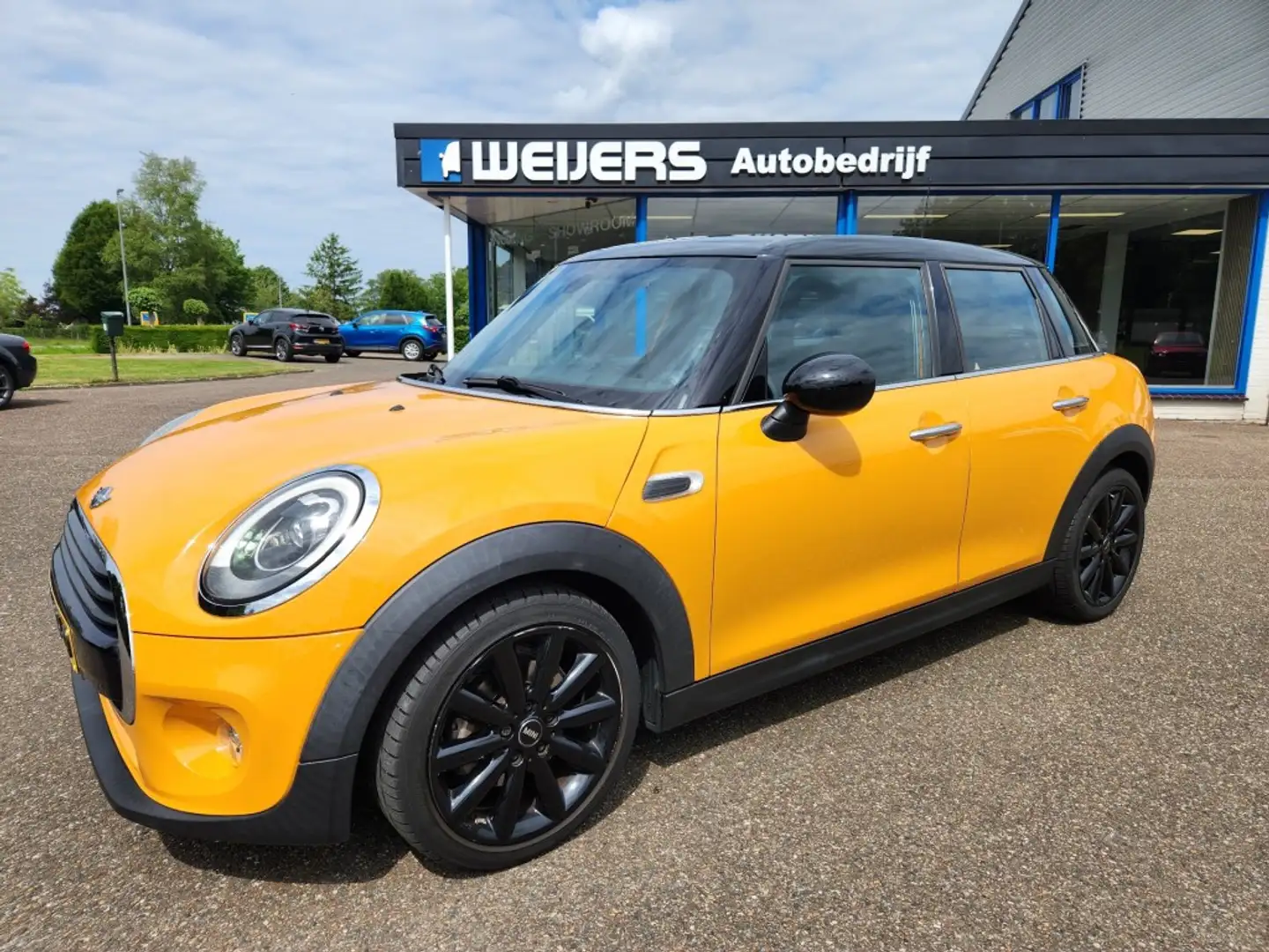 MINI Cooper 1.5 Cooper Chili Business 5drs , Clima, Navi, Crui Oranje - 1