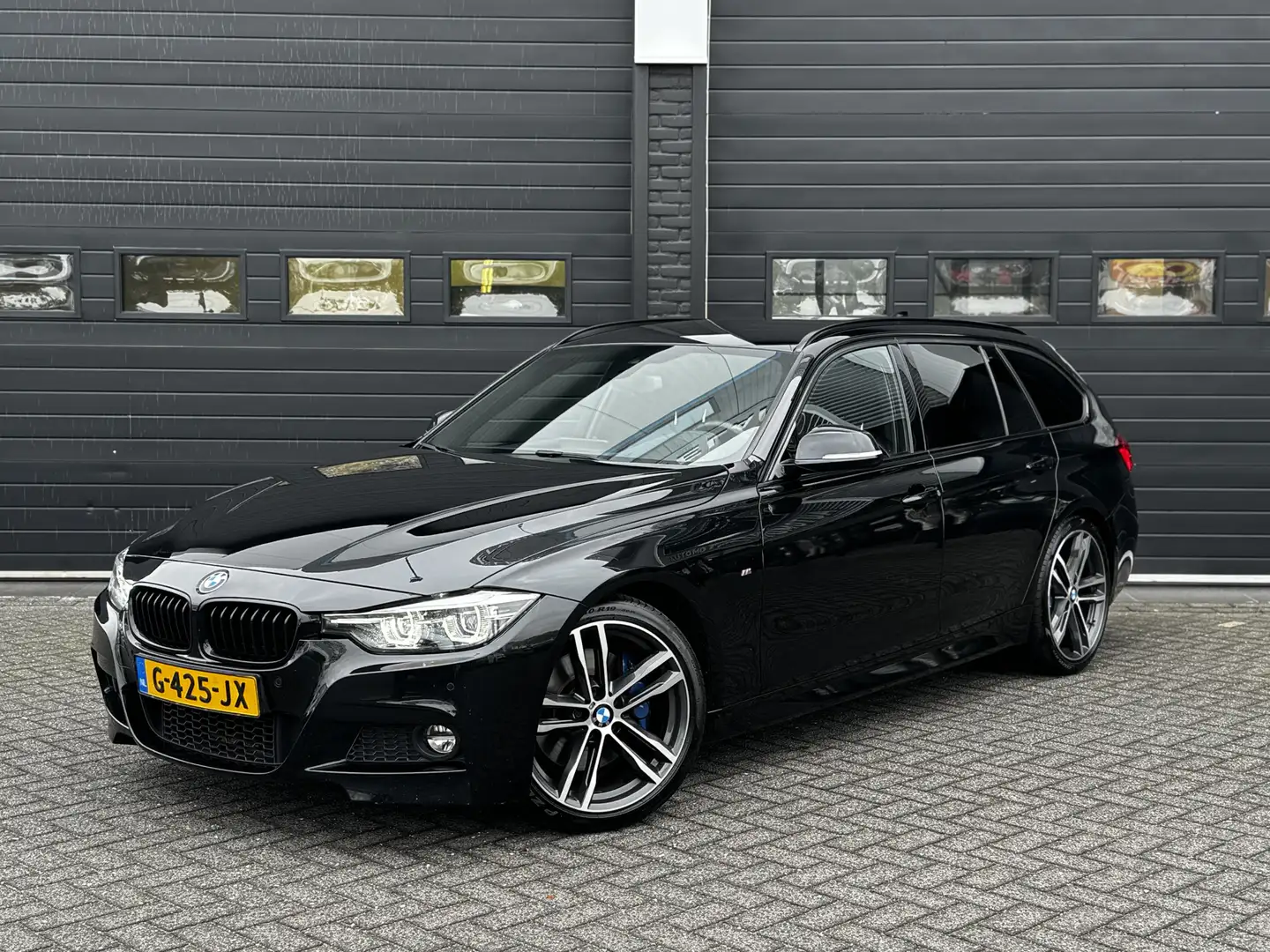 BMW 320 3-serie Touring 320i 184PK M Sport Edition | Head Zwart - 1