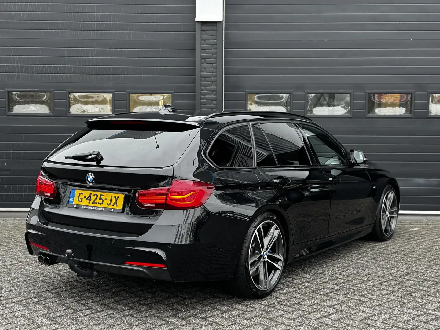 BMW 320 3-serie Touring 320i 184PK M Sport Edition | Head Zwart - 2