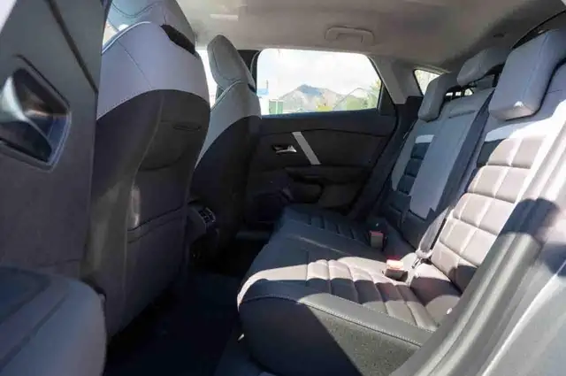 Citroen C4 view 11