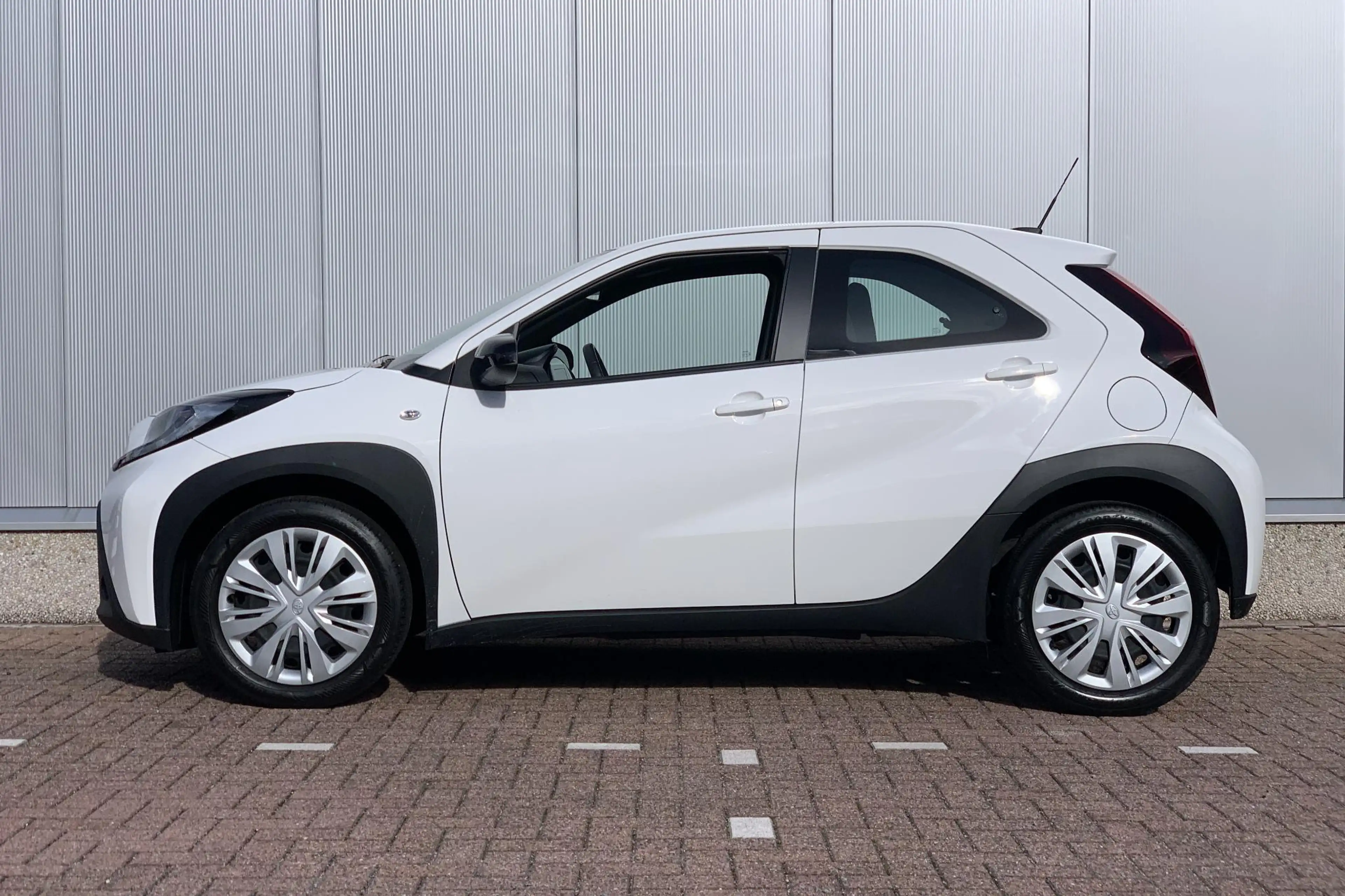 Toyota Aygo X 1.0 VVT-i MT Play / Camera / Apple Carplay & Andro — photo 4