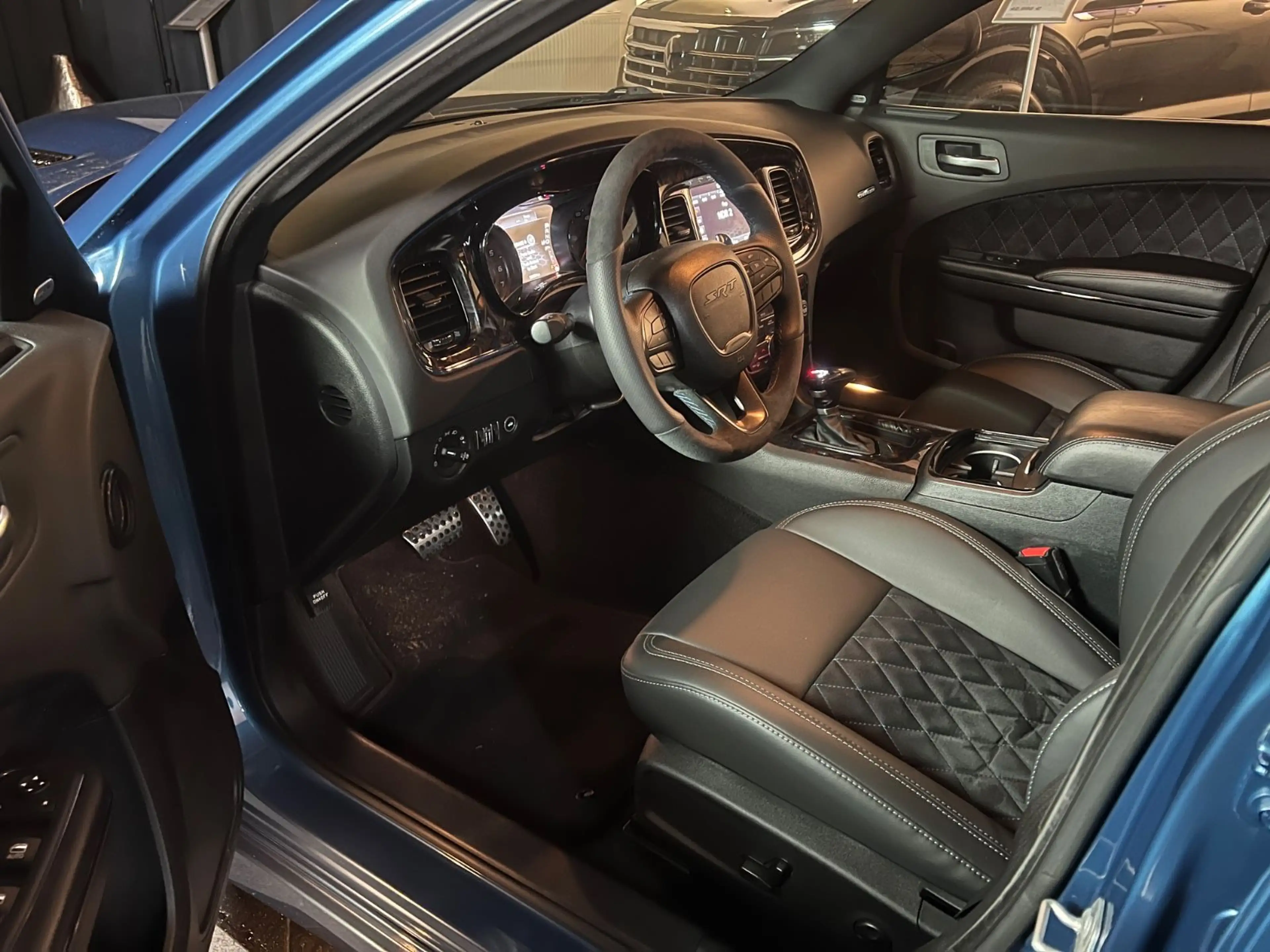 Dodge Charger SRT 5.7 V8*KEYLESS*SHZ*NAVI*TEM — photo 6