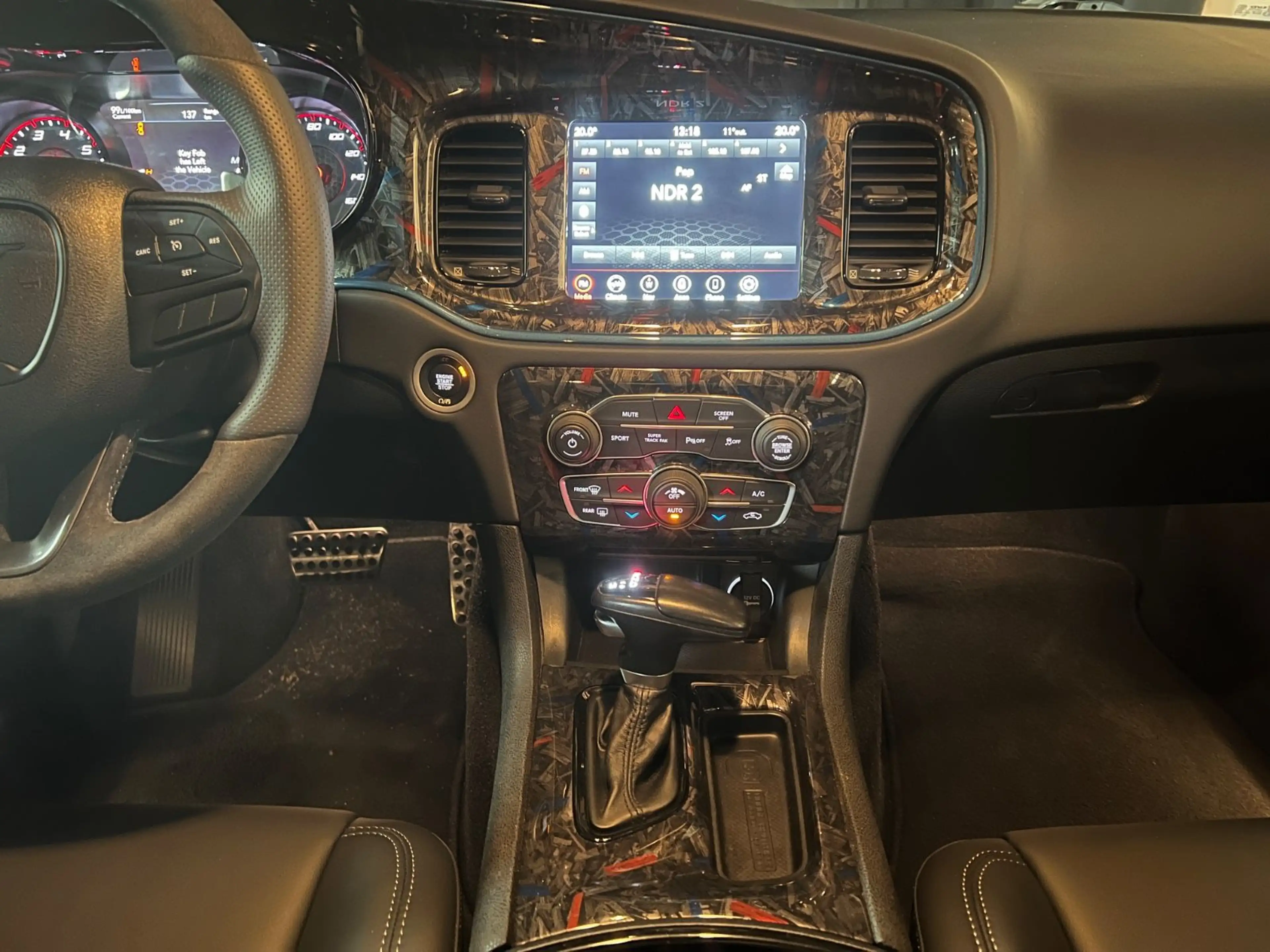 Dodge Charger SRT 5.7 V8*KEYLESS*SHZ*NAVI*TEM — photo 4