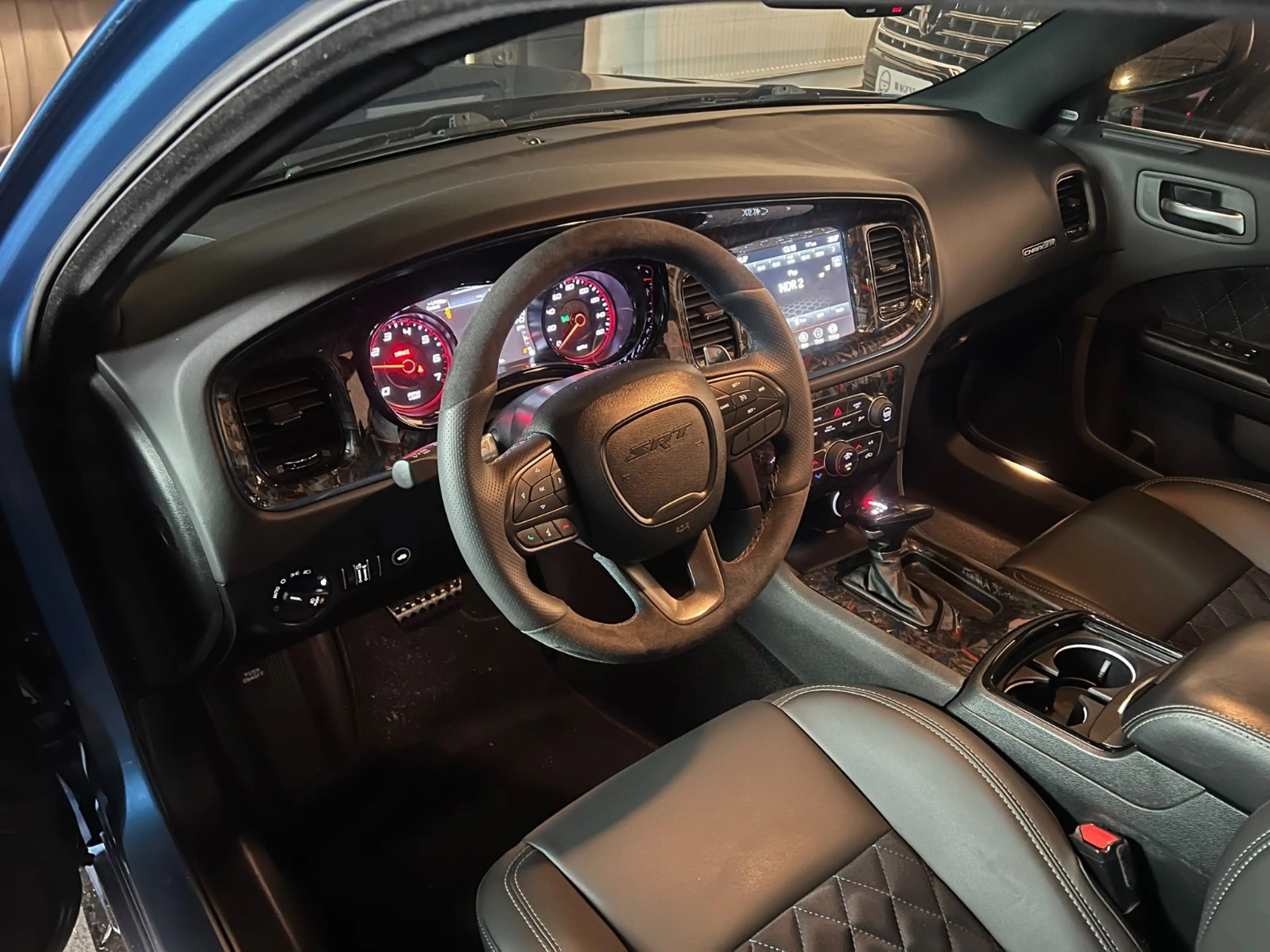 Dodge Charger SRT 5.7 V8*KEYLESS*SHZ*NAVI*TEM — photo 5