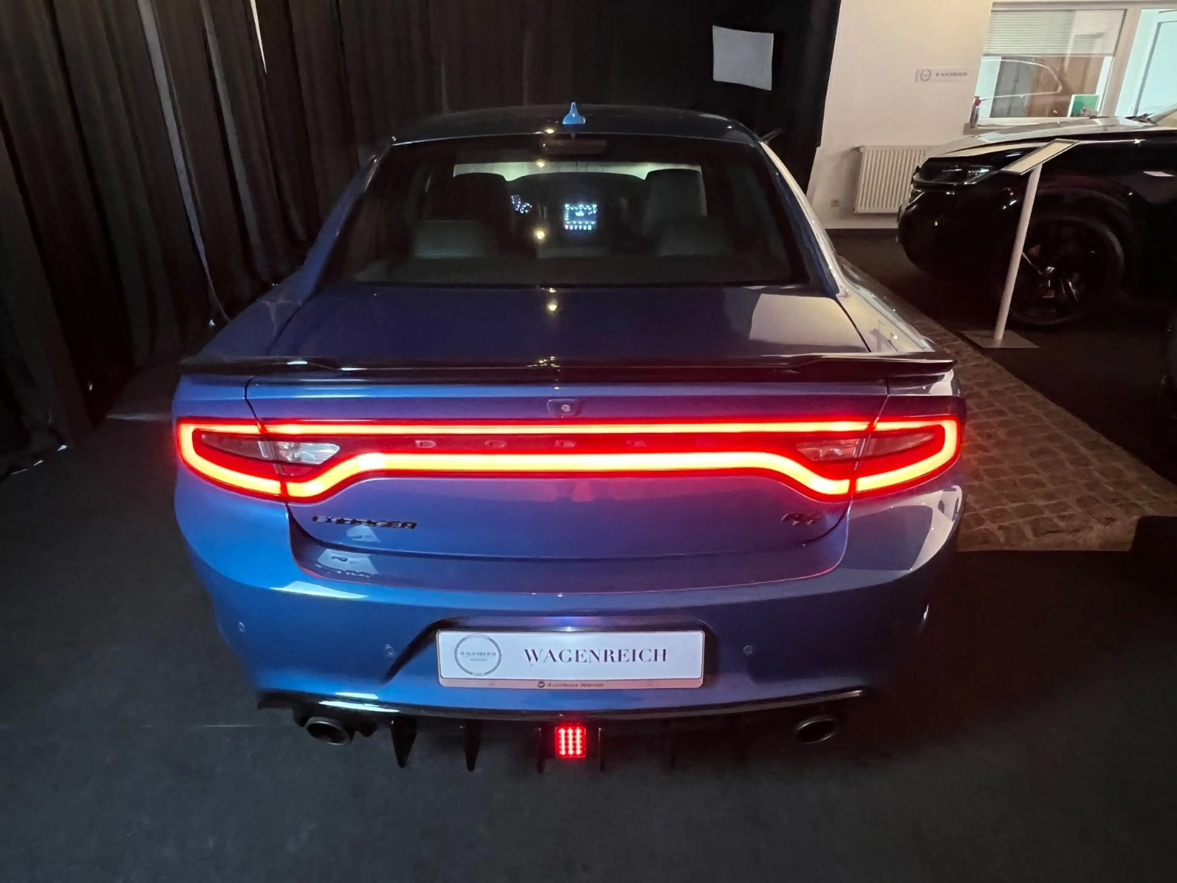 Dodge Charger SRT 5.7 V8*KEYLESS*SHZ*NAVI*TEM — photo 3