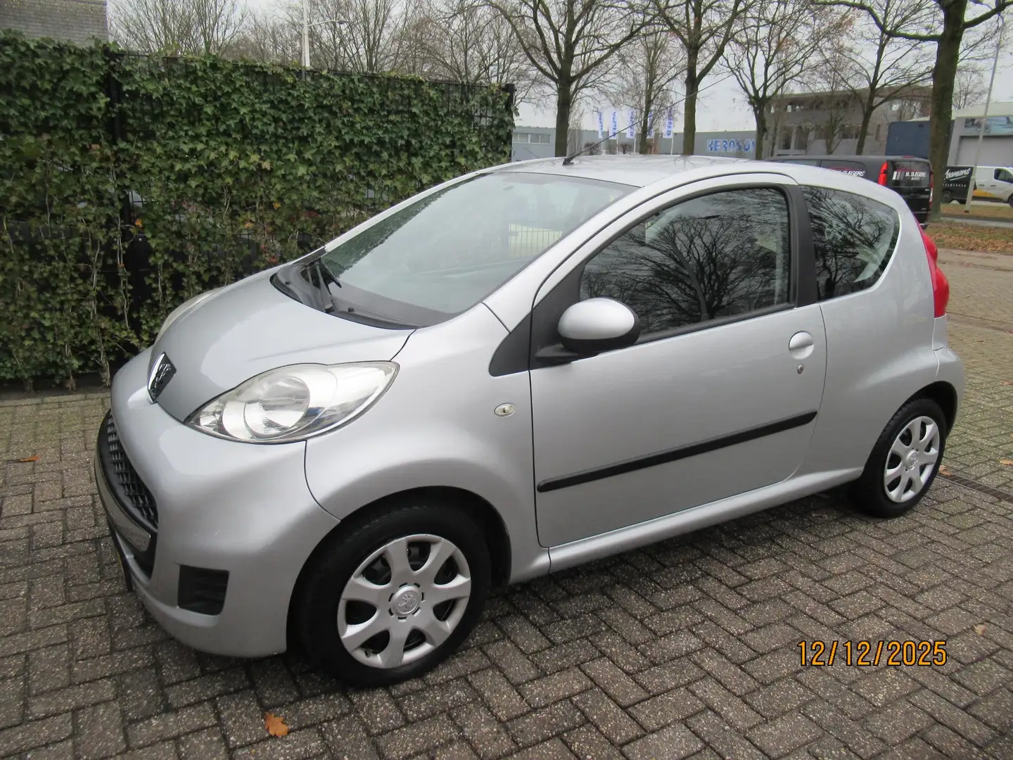 Peugeot 107 1.0-12V XS Grau - 1