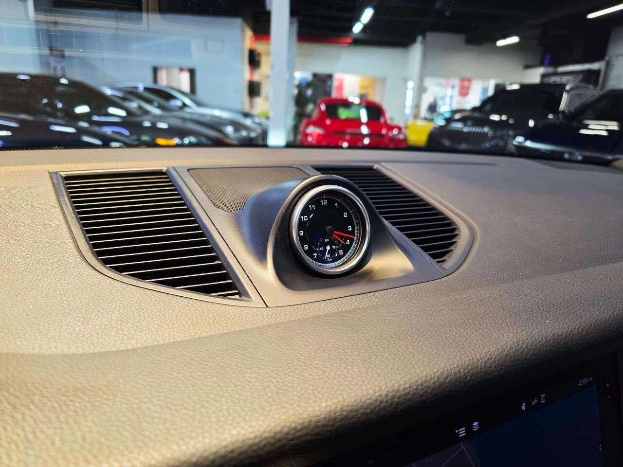 2019 Porsche Macan OneOwner/Chrono/Pano/Certified/Finance thumb 26