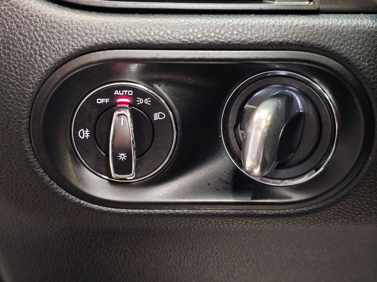 2019 Porsche Macan OneOwner/Chrono/Pano/Certified/Finance thumb 24
