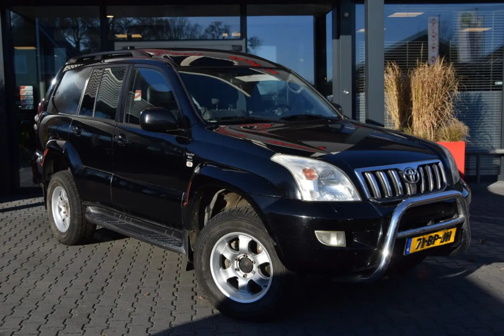 Toyota Land Cruiser 3.0 D-4D 5DRS EXECUTIVE A/T VAN Zwart - 1