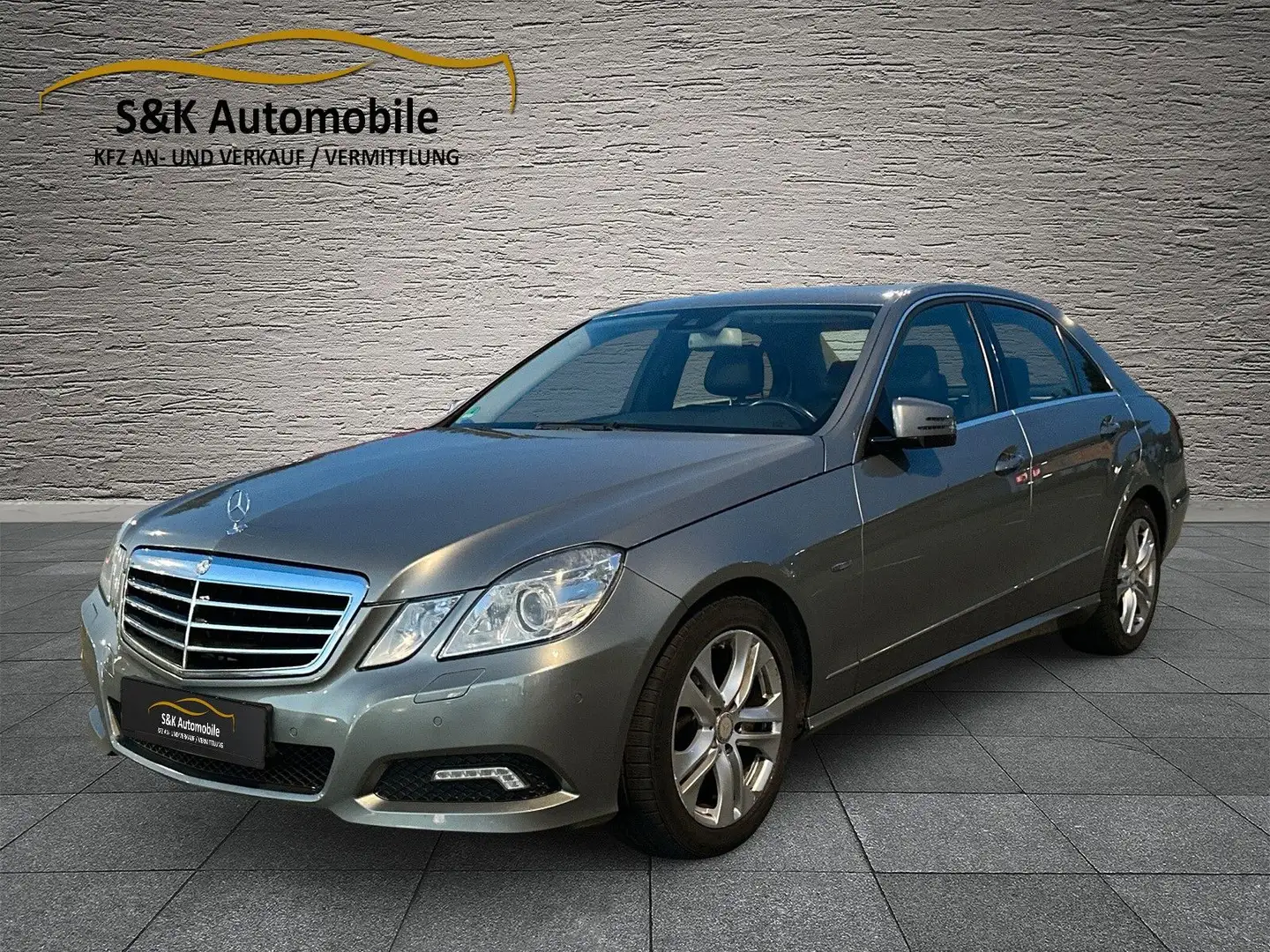 Mercedes-Benz E 220 E -Klasse Lim. E 220 CDI/Avantgarde/S-Heft Silber - 1