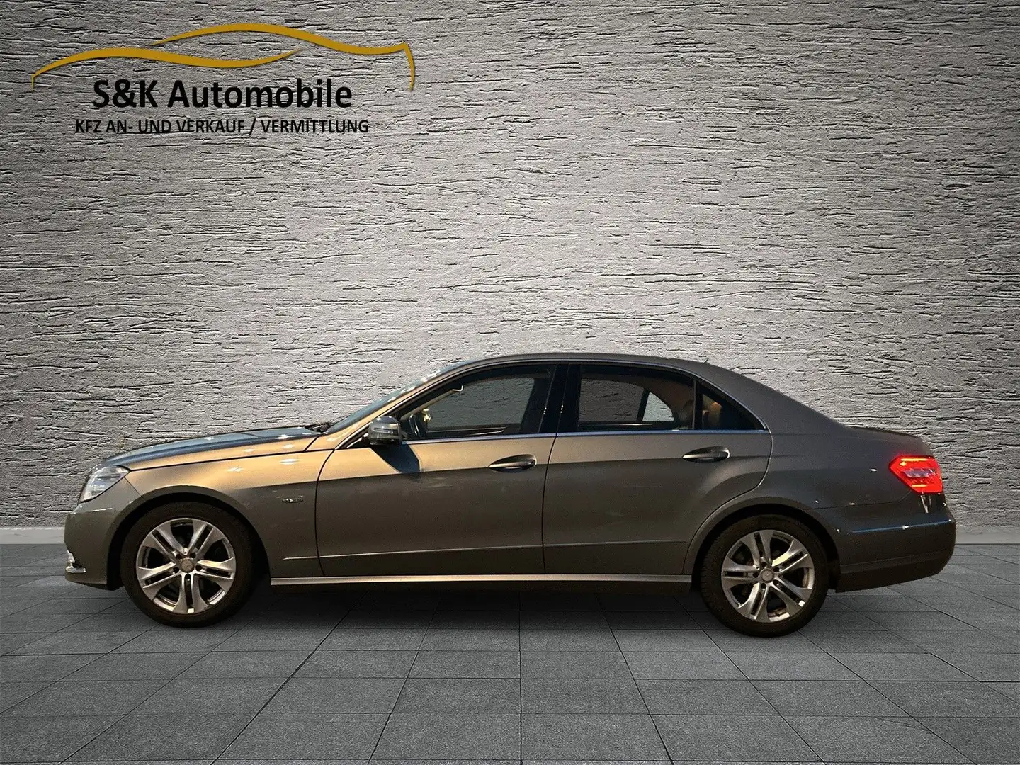Mercedes-Benz E 220 E -Klasse Lim. E 220 CDI/Avantgarde/S-Heft Silber - 2