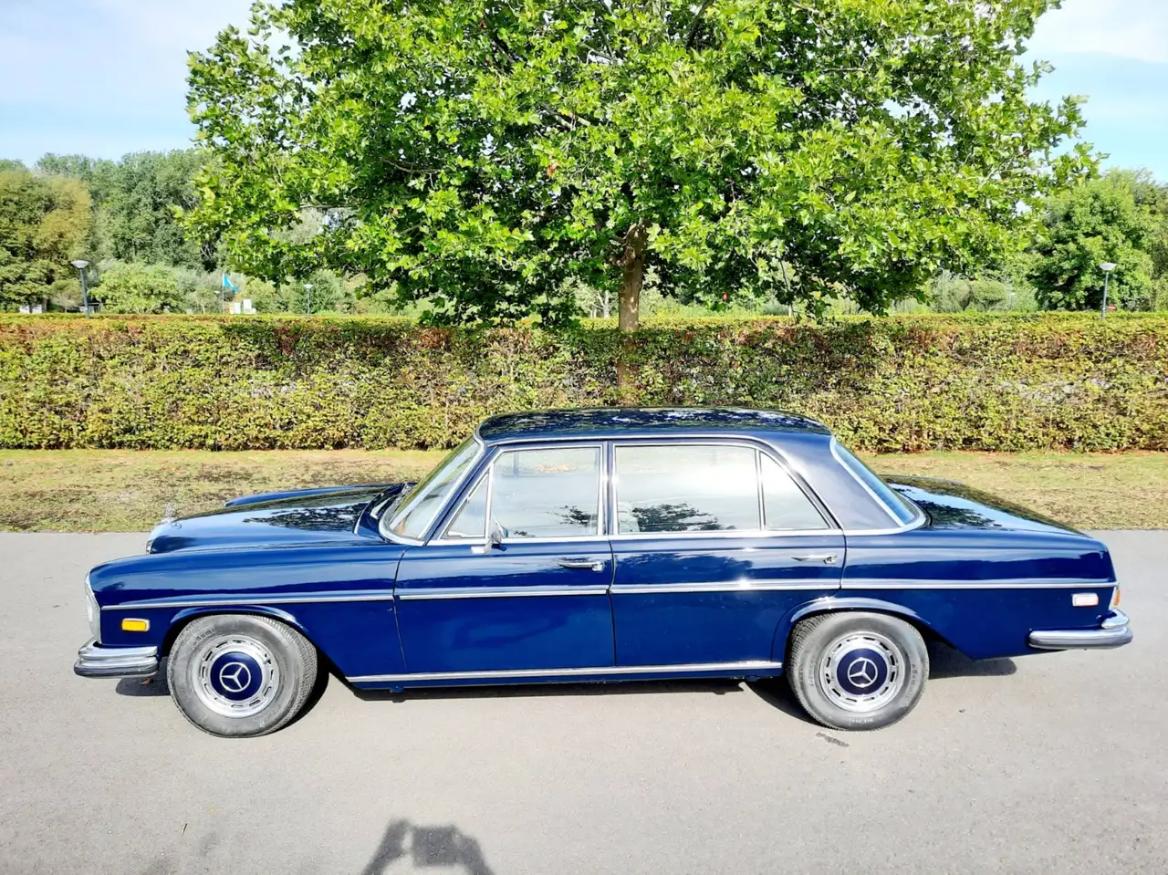 Mercedes-Benz 280, foto 1