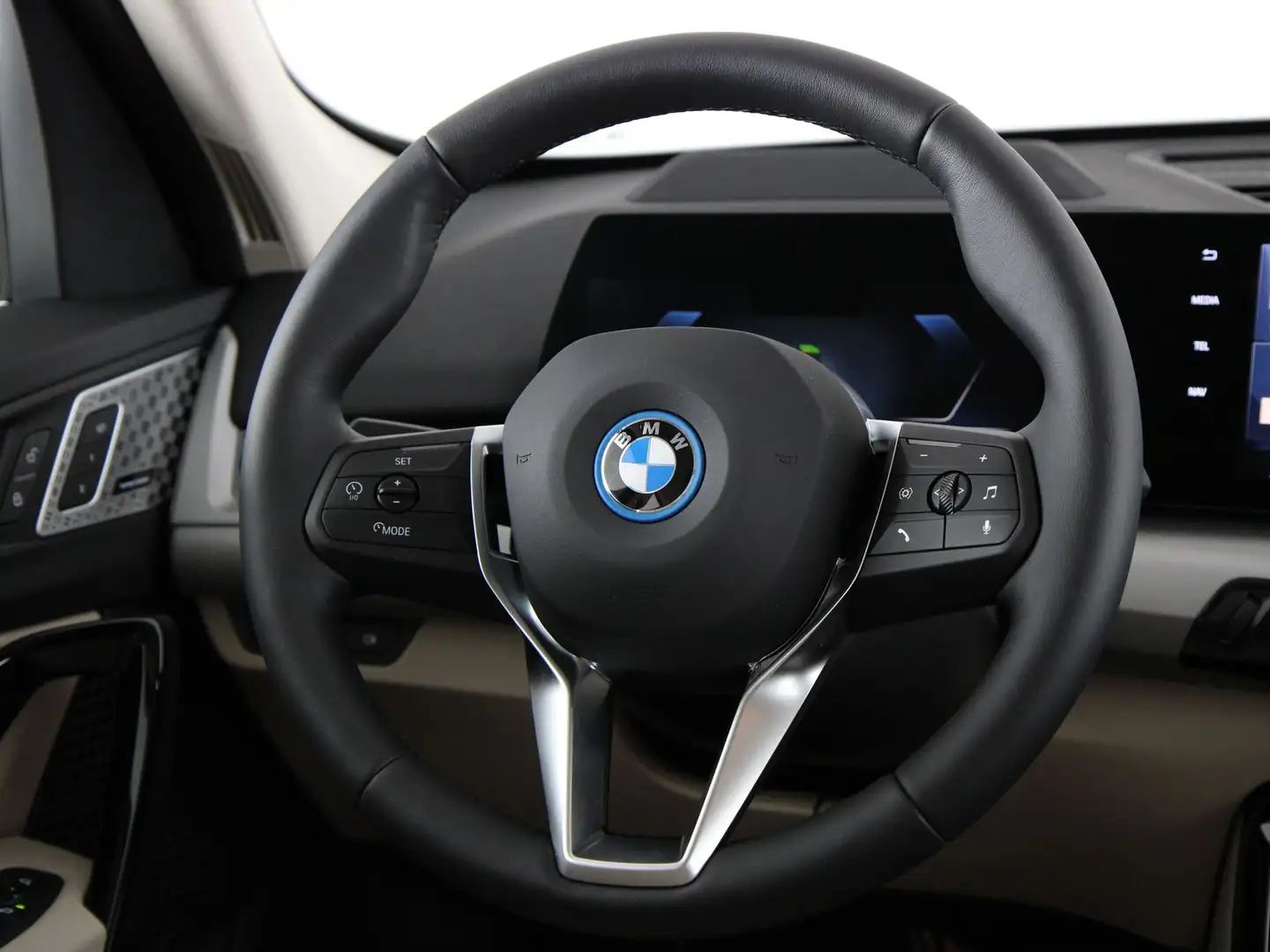 BMW iX1 eDrive20 67 kWh Blanc - 2