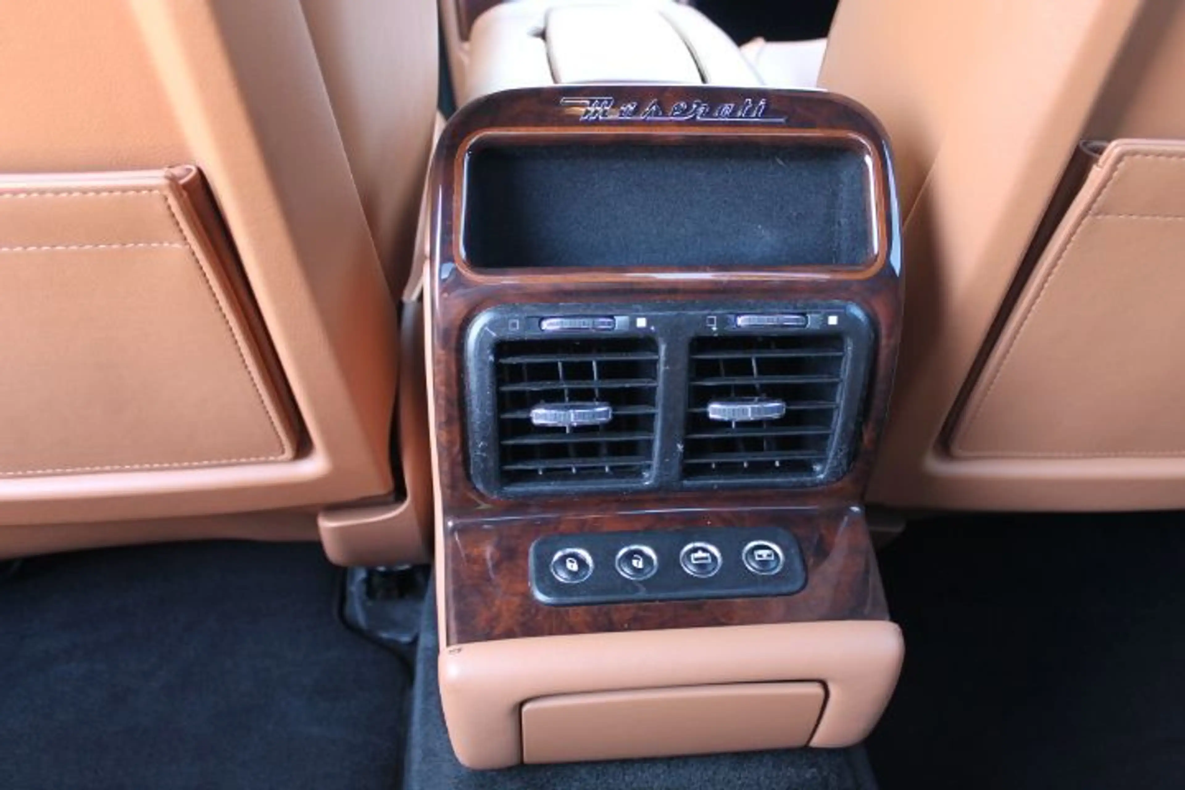Maserati Quattroporte Sport GT DuoSelect — photo 17