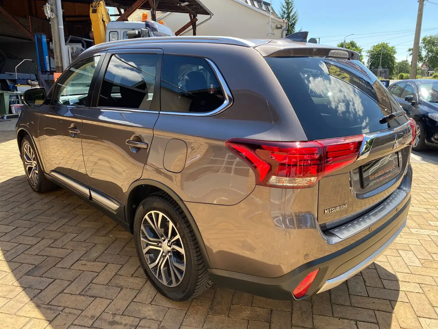 Mitsubishi Outlander 2.2 DI-D 4WD 100+ LED 360° AHK Tempom. Brun - 2