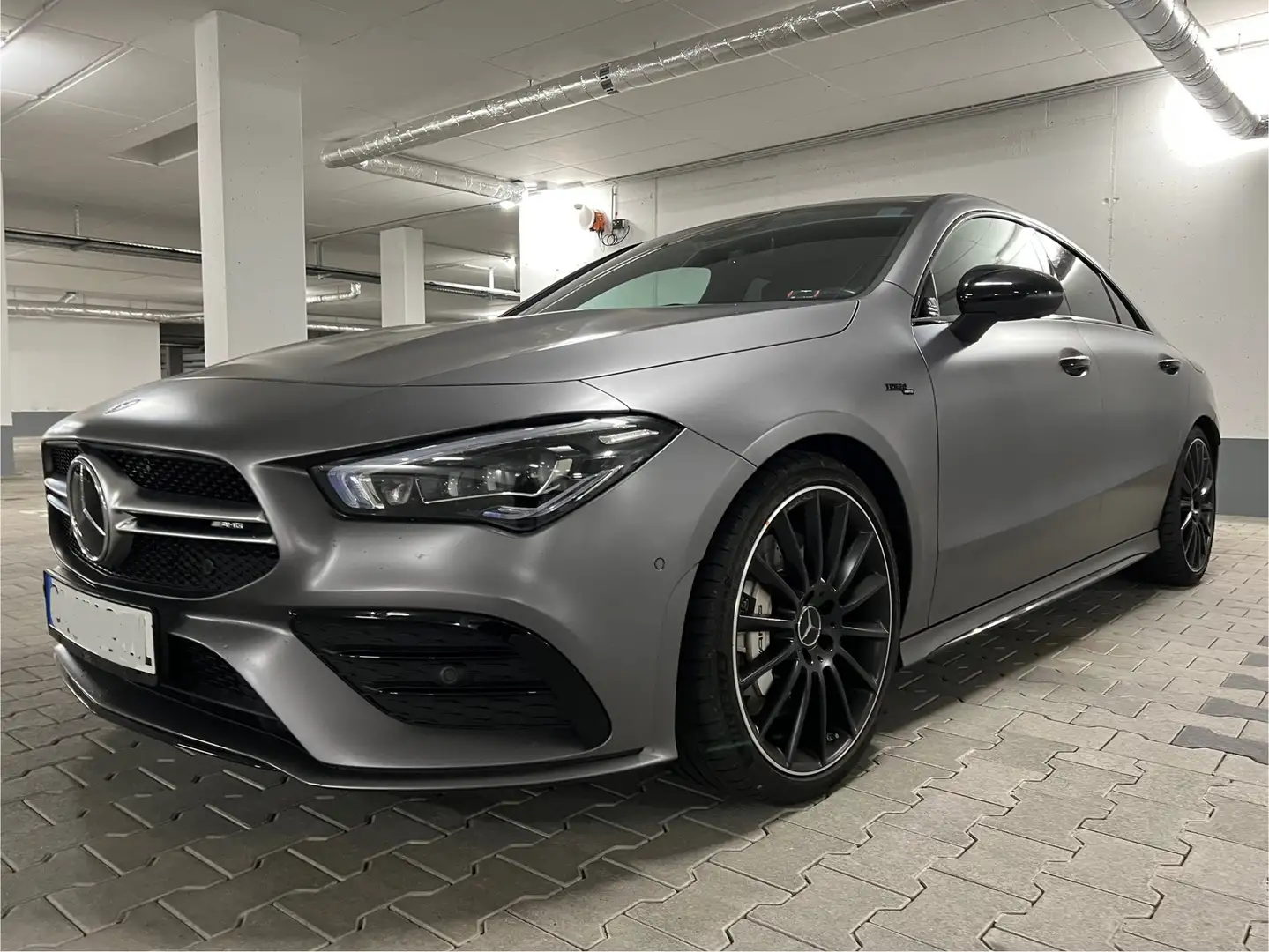 Mercedes-Benz CLA 35 AMG 4M, matte foil+night, black roof, black labeling Grijs - 2