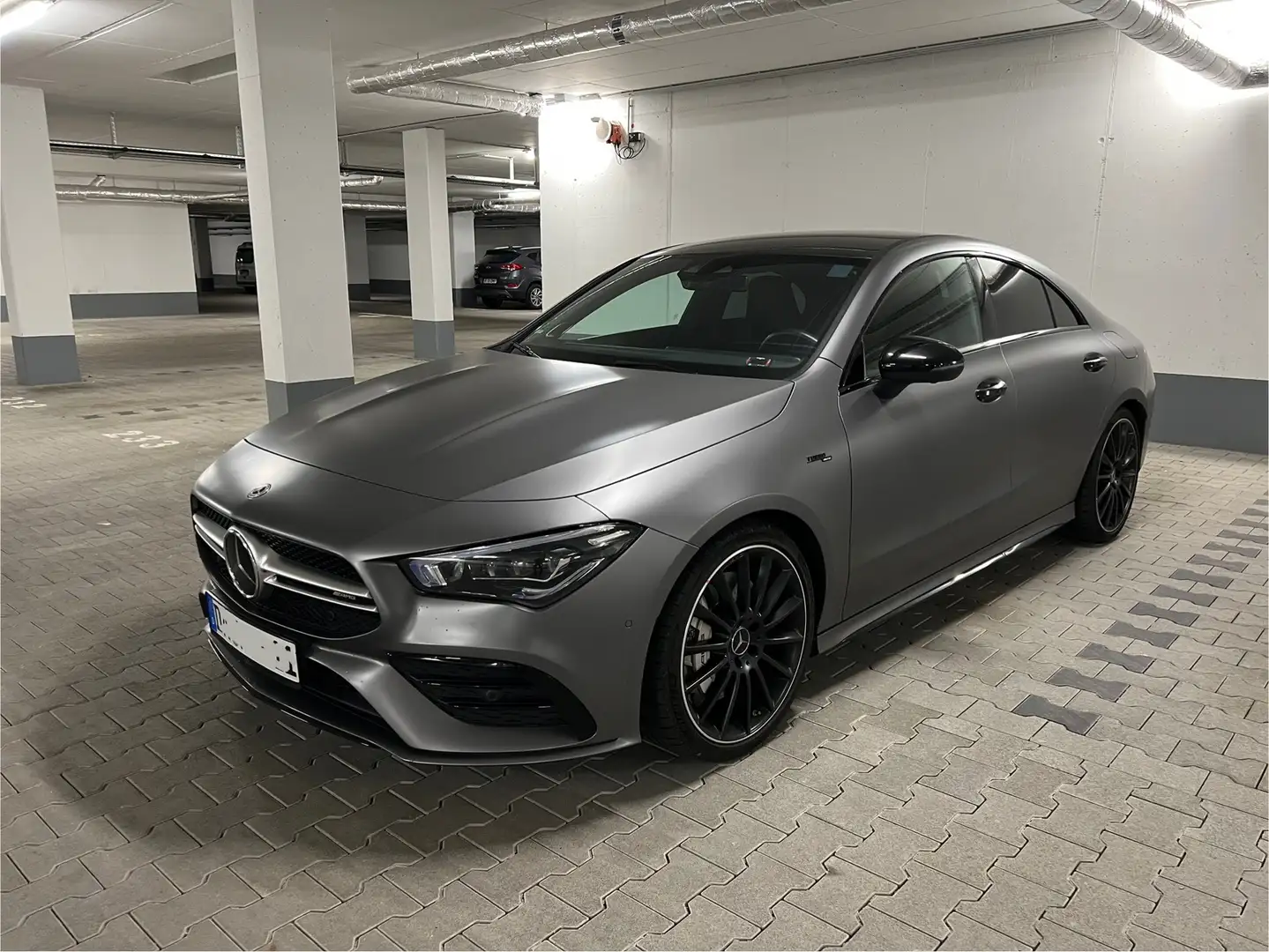 Mercedes-Benz CLA 35 AMG 4M, matte foil+night, black roof, black labeling Grijs - 1