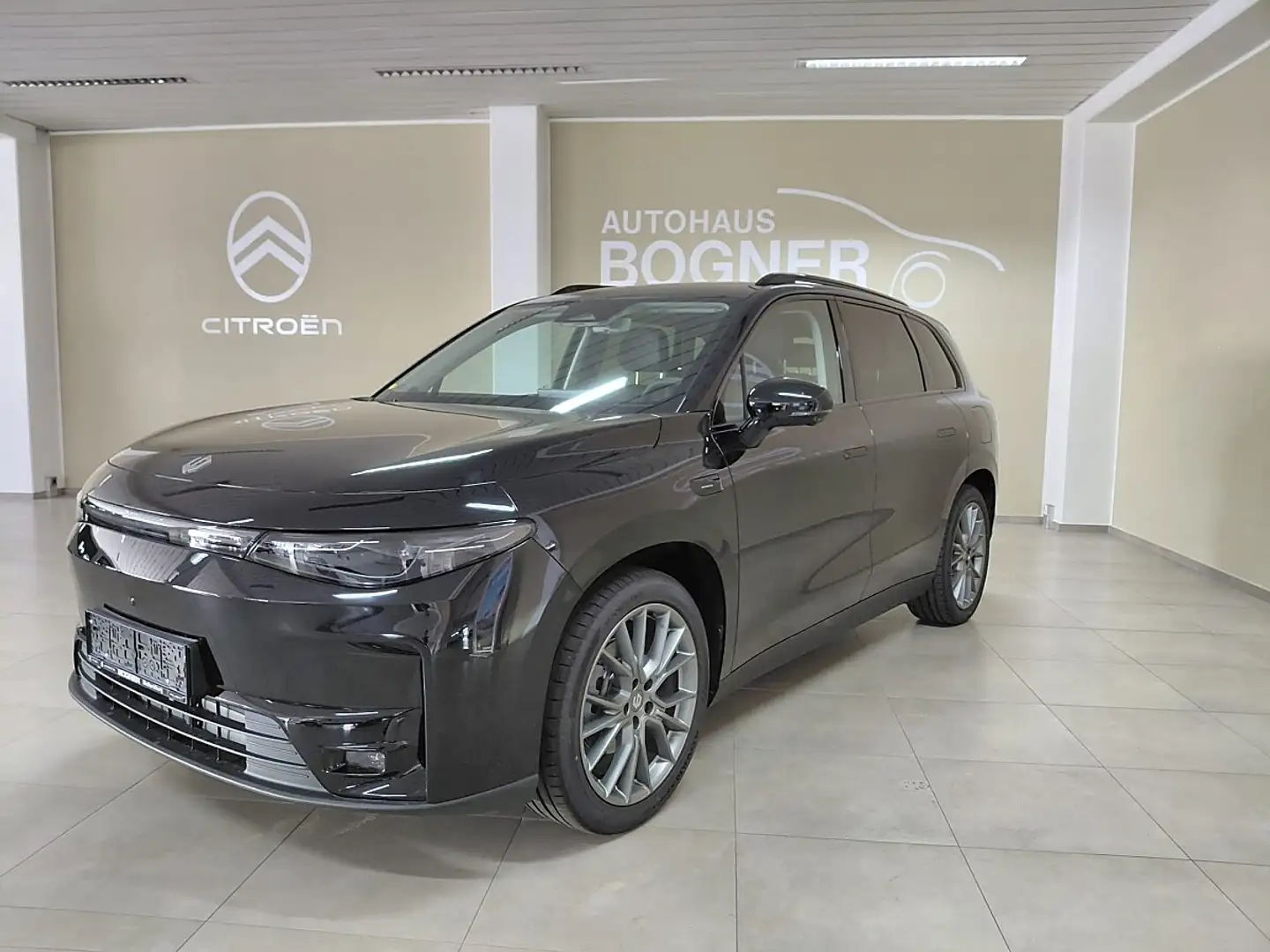 Leapmotor C10 Elektro AWD 81,9kWh Design ProMax Schwarz - 1