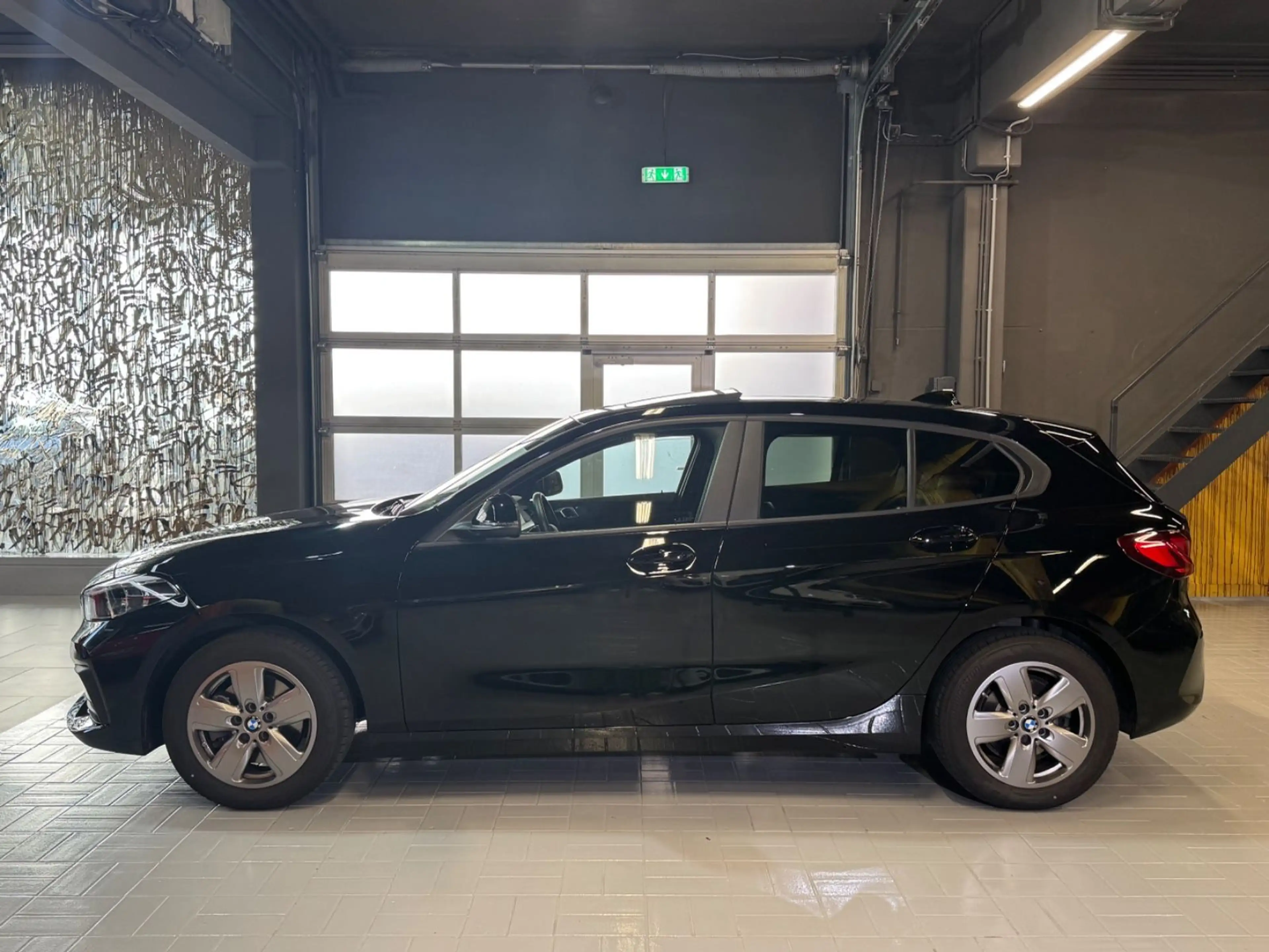 BMW 118 i Advantage Aut. LED~KAMERA~PANORAMA~NAVI~ — photo 4