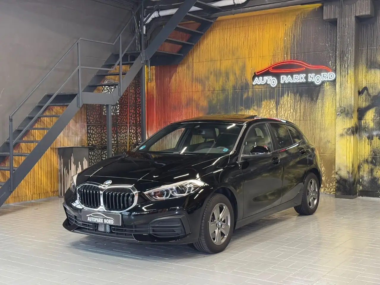 BMW 118 i Advantage Aut. LED~KAMERA~PANORAMA~NAVI~, миниатюра 3