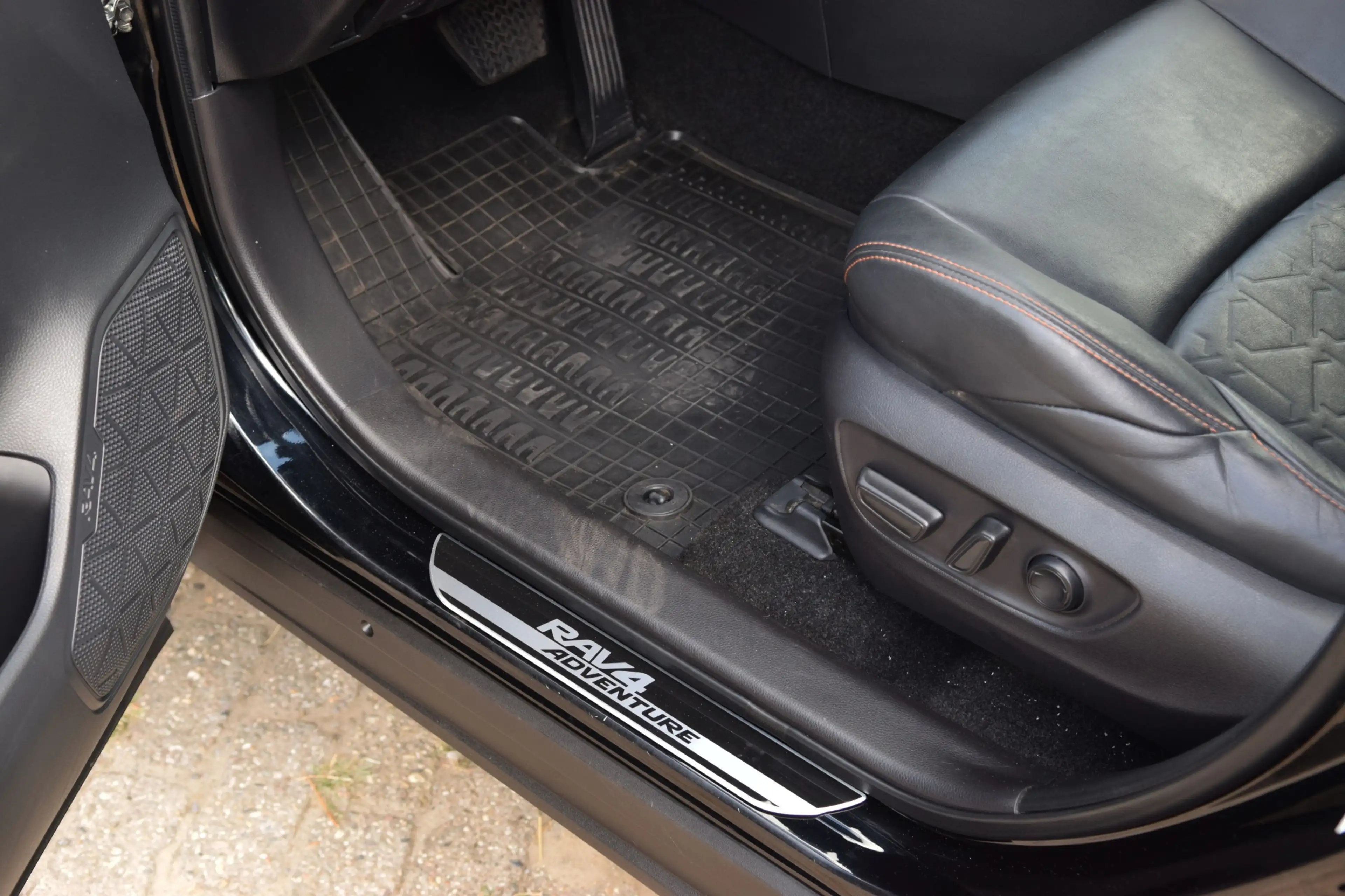 Toyota RAV 4 2.5 Hybrid AWD ADV. — photo 14