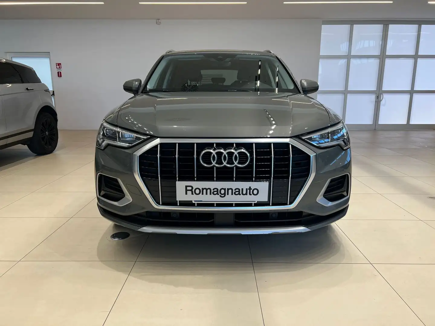 Audi Q3 35 TDI S tronic Business Grigio - 2