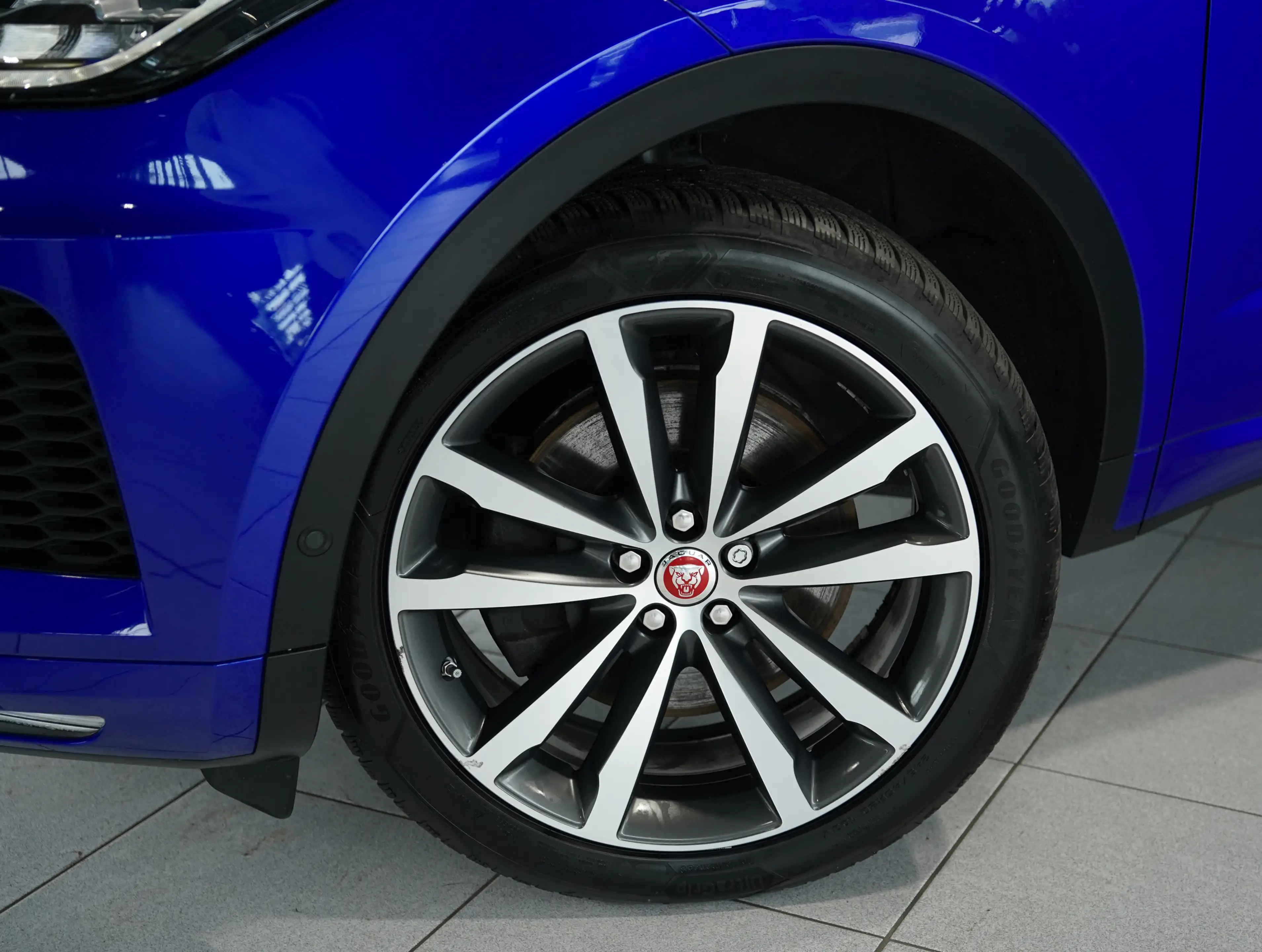 Jaguar E-Pace R-Dynamic HSE AWD *Pano *H-UP *Memory — photo 3