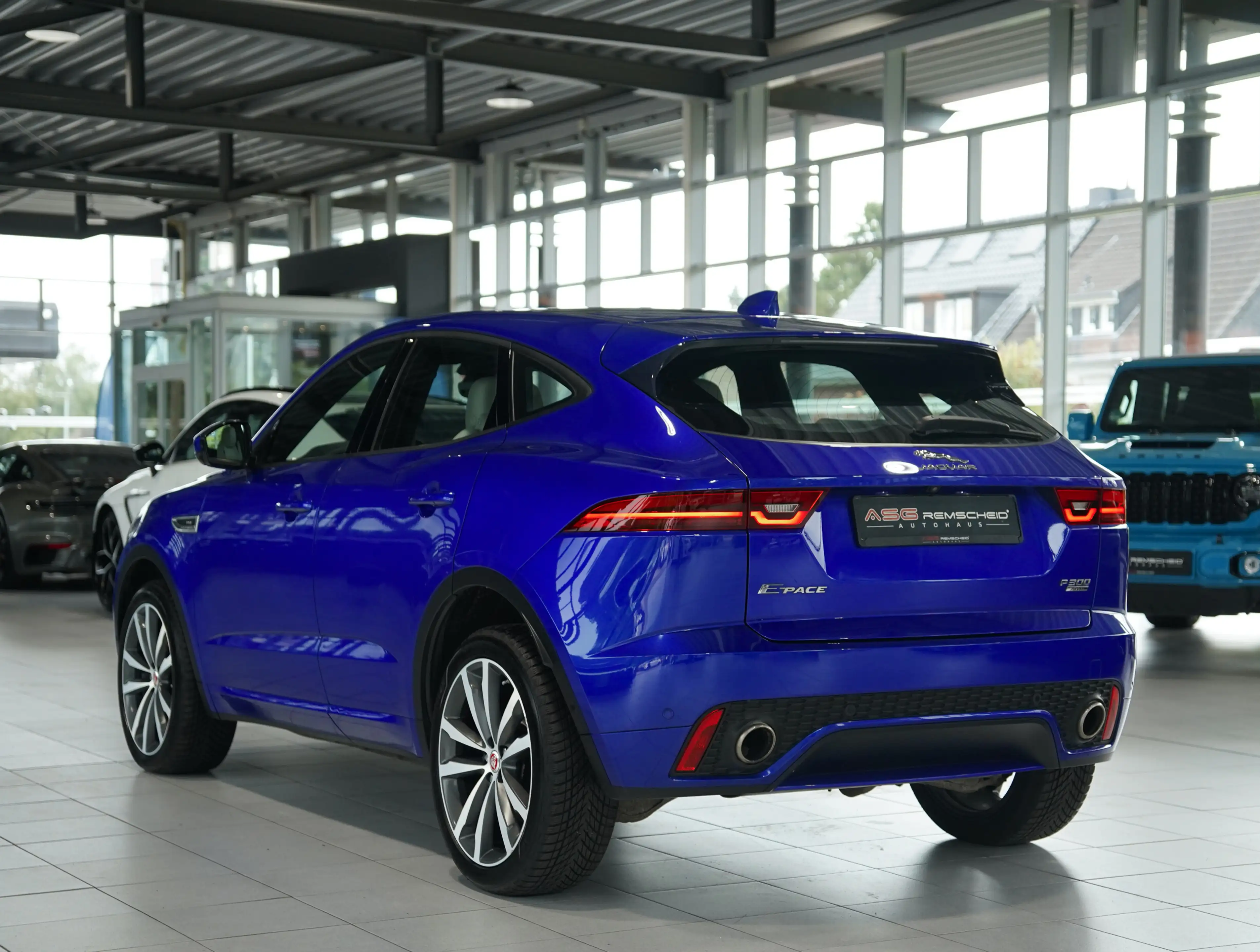 Jaguar E-Pace R-Dynamic HSE AWD *Pano *H-UP *Memory — photo 11