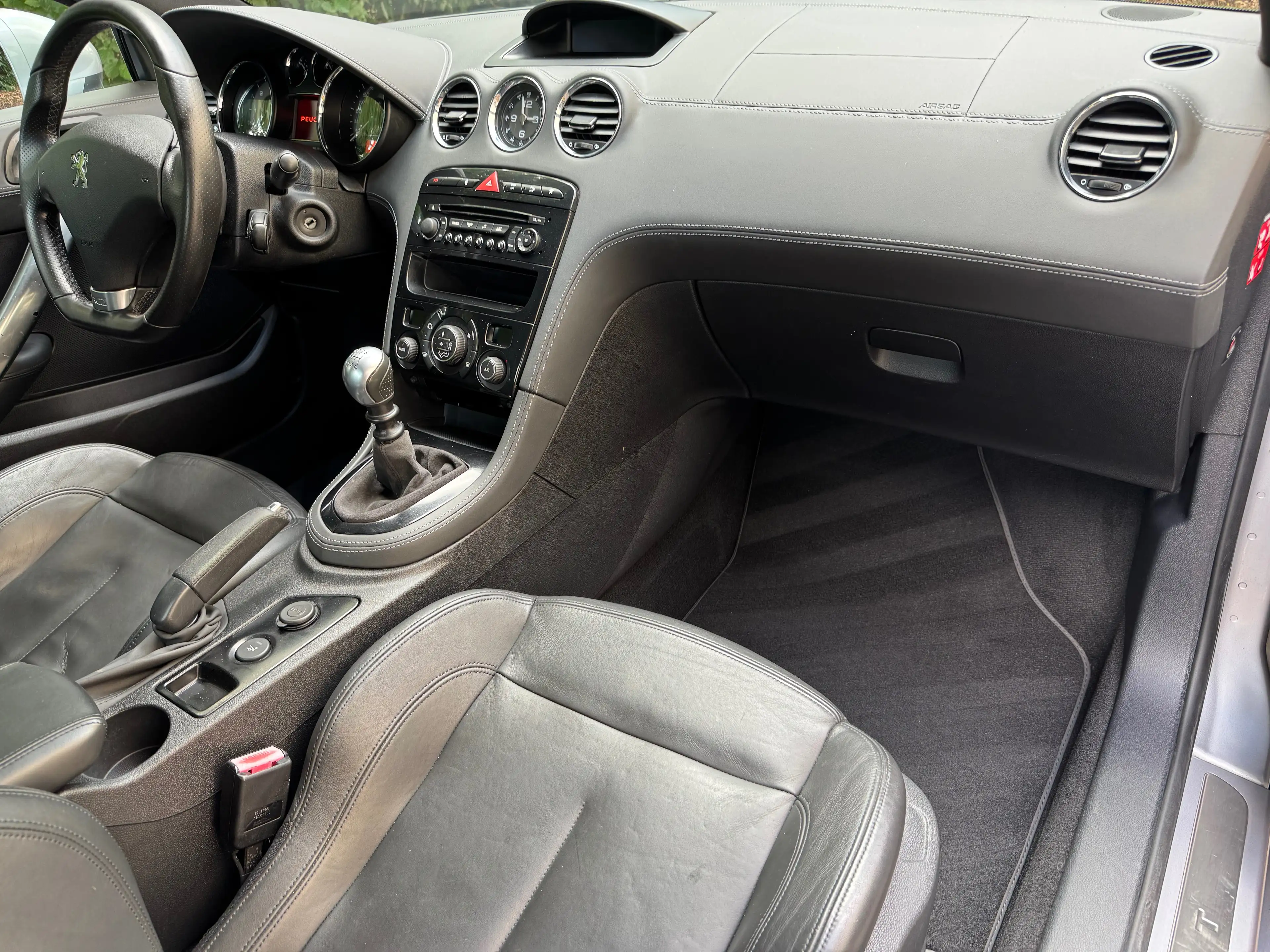 Peugeot RCZ 2.0 HDI - Sg chauffants - Bluetooth - Intr cuir — photo 11
