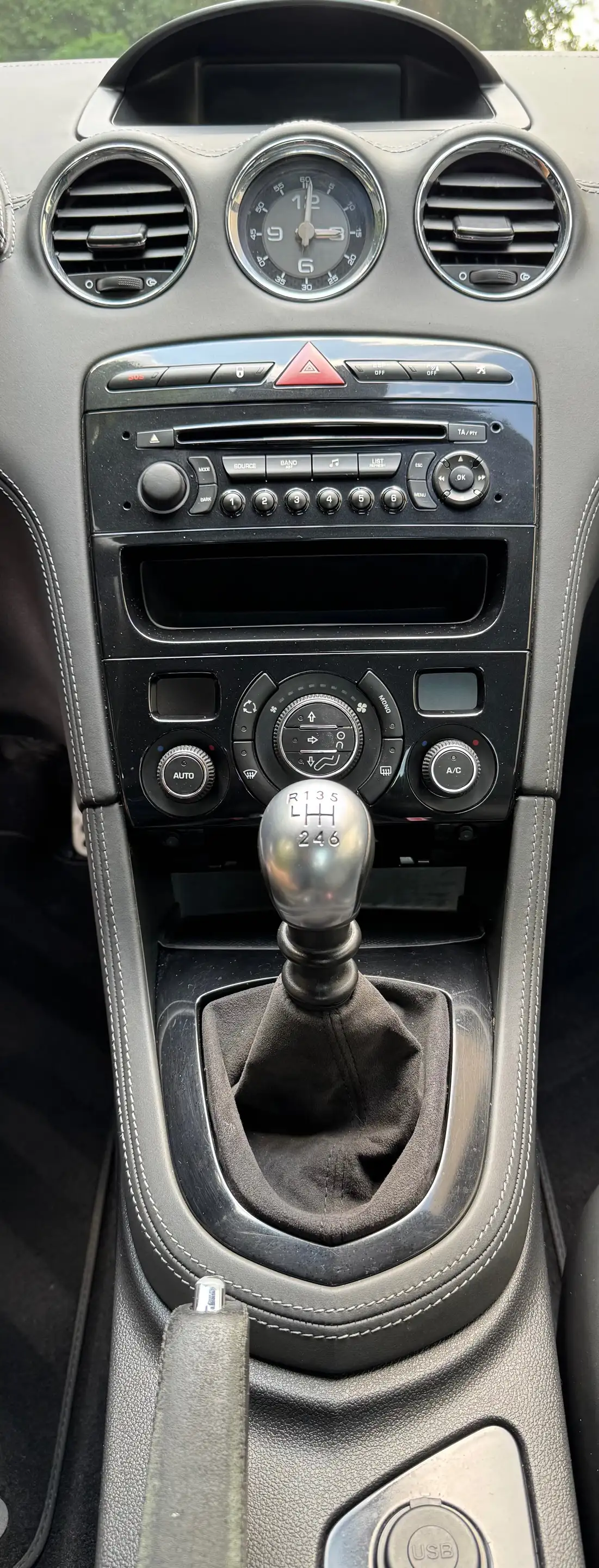 Peugeot RCZ 2.0 HDI - Sg chauffants - Bluetooth - Intr cuir — photo 10