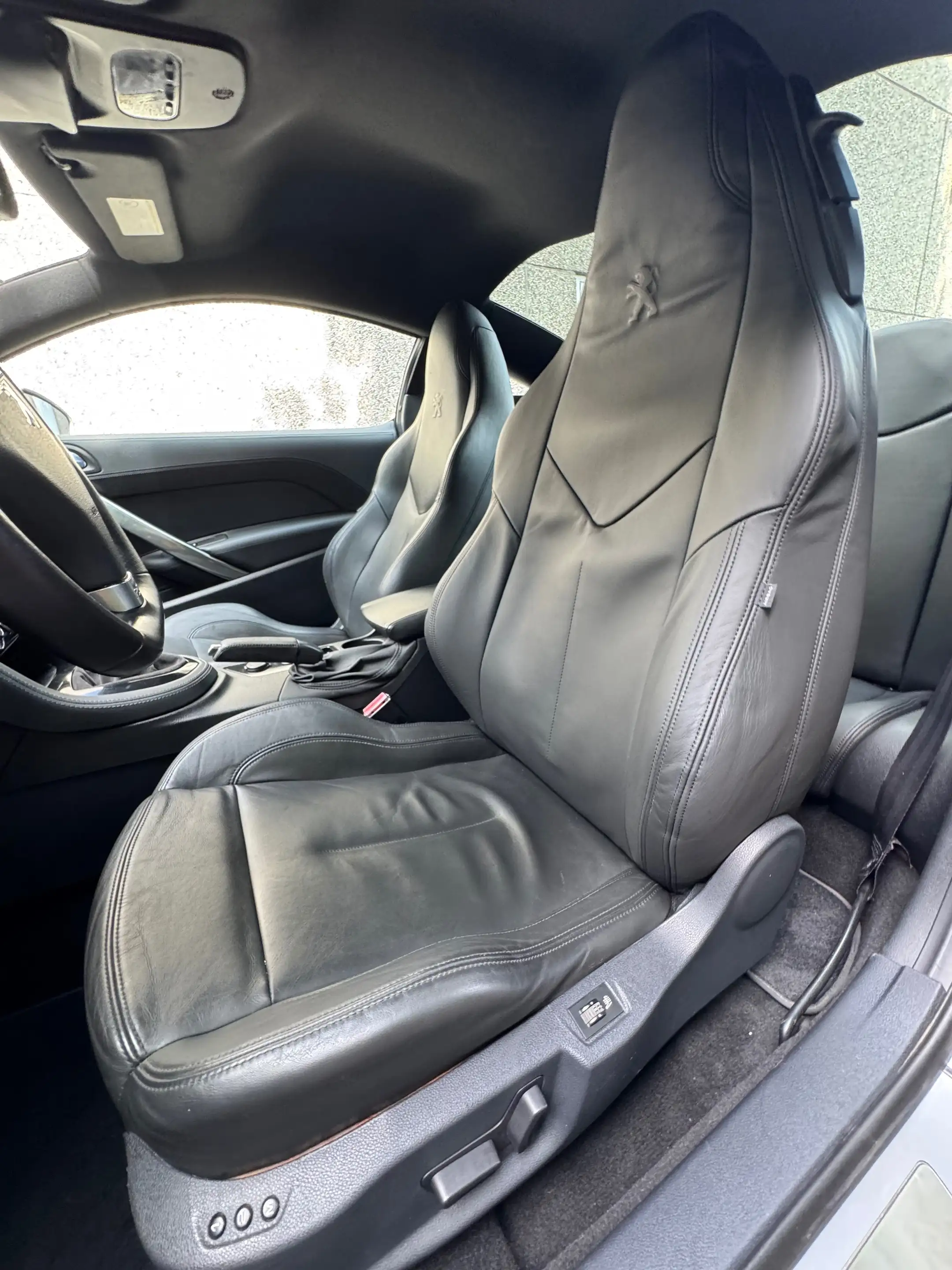 Peugeot RCZ 2.0 HDI - Sg chauffants - Bluetooth - Intr cuir — photo 9