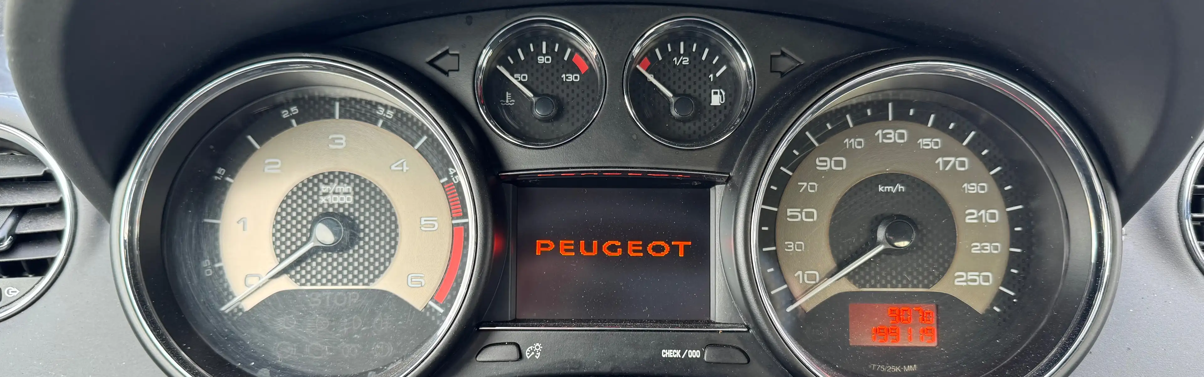 Peugeot RCZ 2.0 HDI - Sg chauffants - Bluetooth - Intr cuir — photo 7