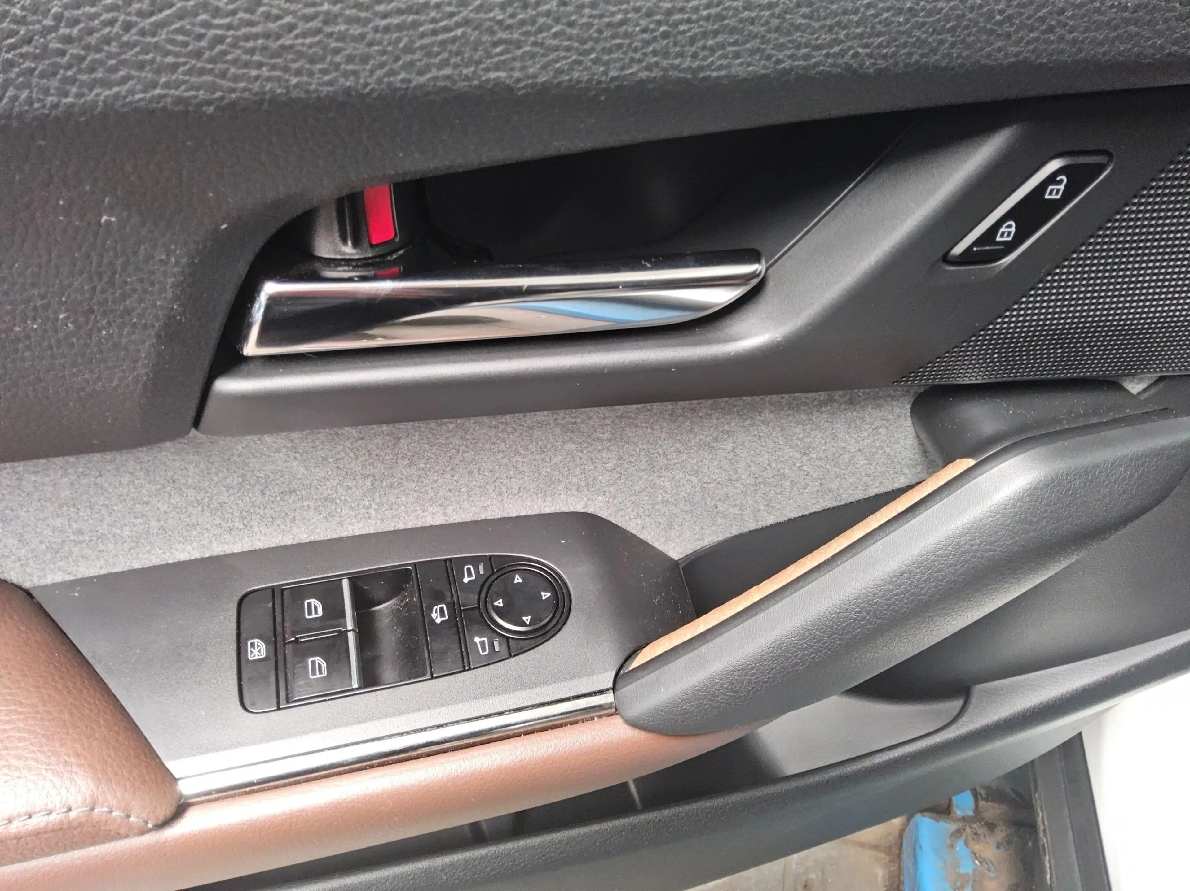 Mazda MX-30 e-Skyactiv T-Leder Navi LED HuD — photo 9