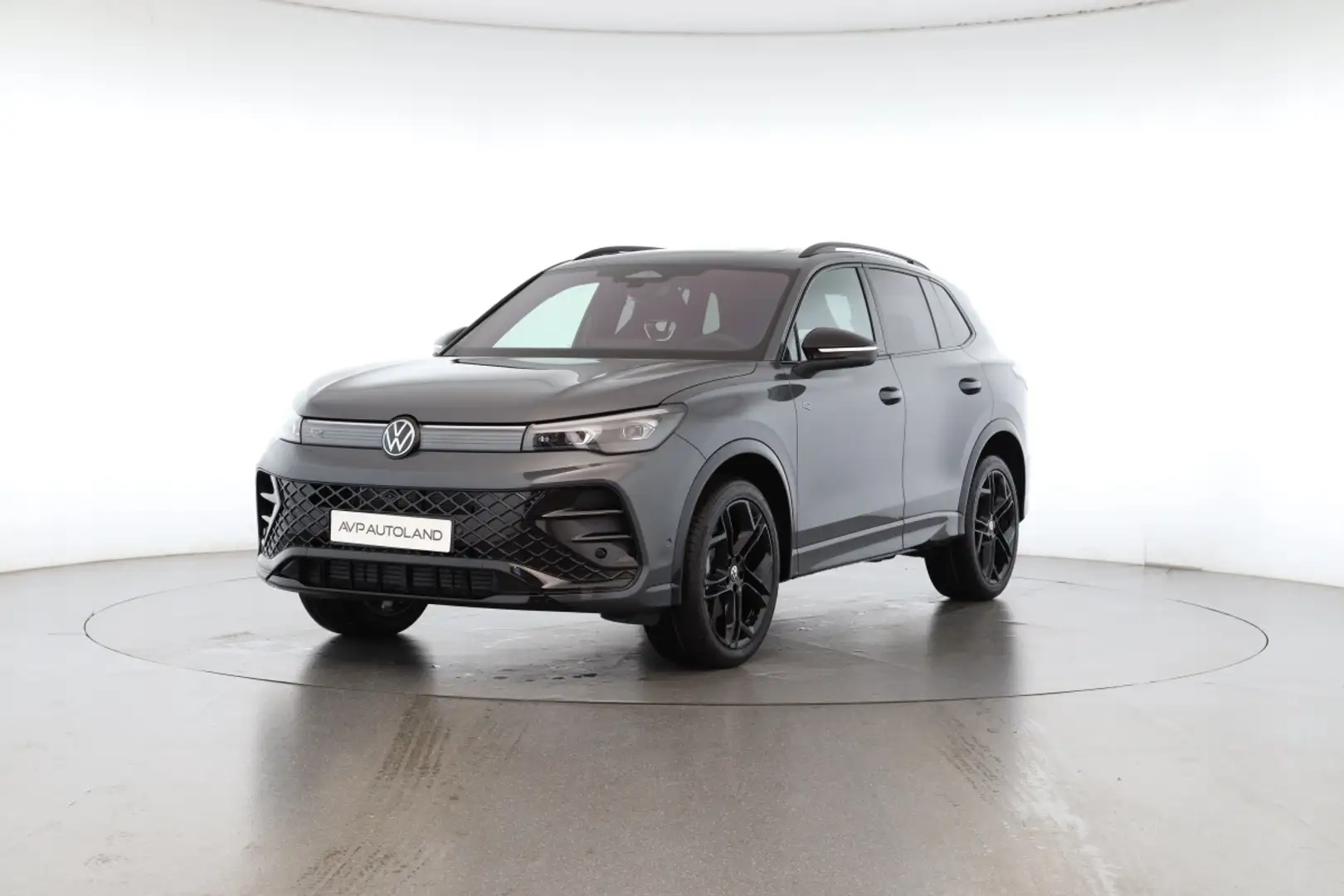 Volkswagen Tiguan 2.0 TDI DSG 4MOTION R-Line | PANO | AHK Grijs - 2