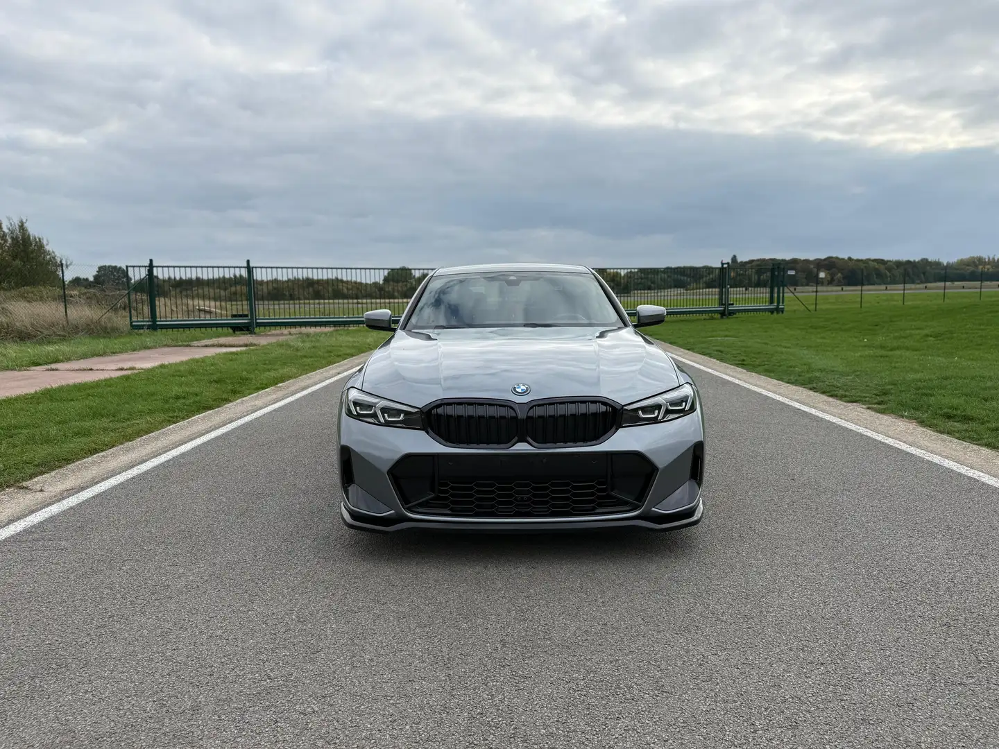 BMW 330 330e xDrive Aut. M Sport Gris - 2