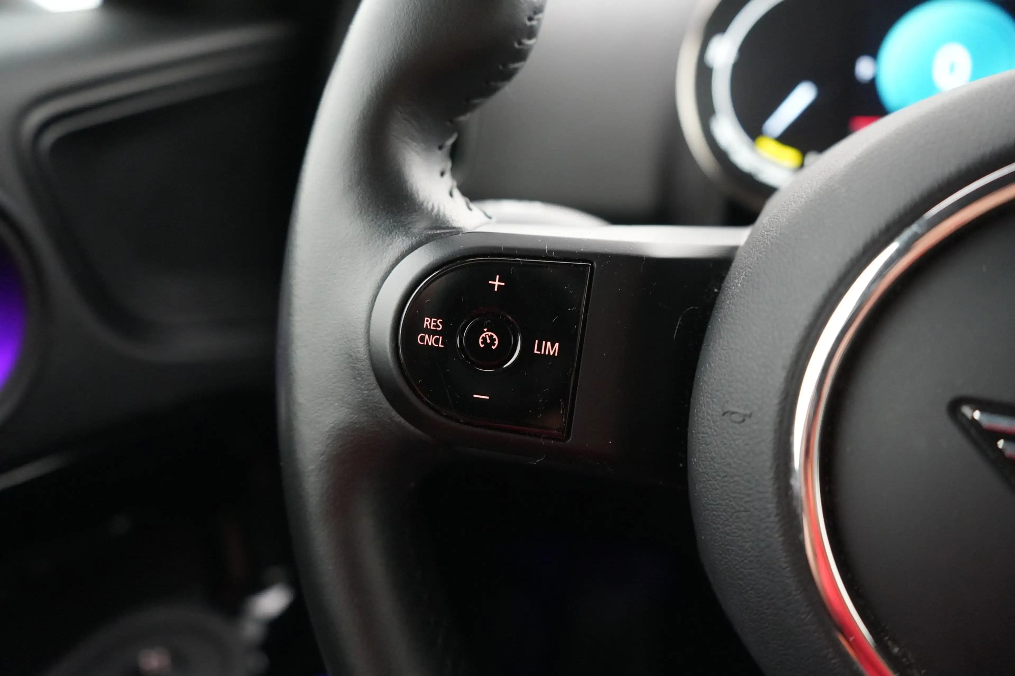 MINI Cooper S Countryman 1.5 PHEV ALL4 Classic LEDER/CUIR LED GPS PDC CAM V — photo 24