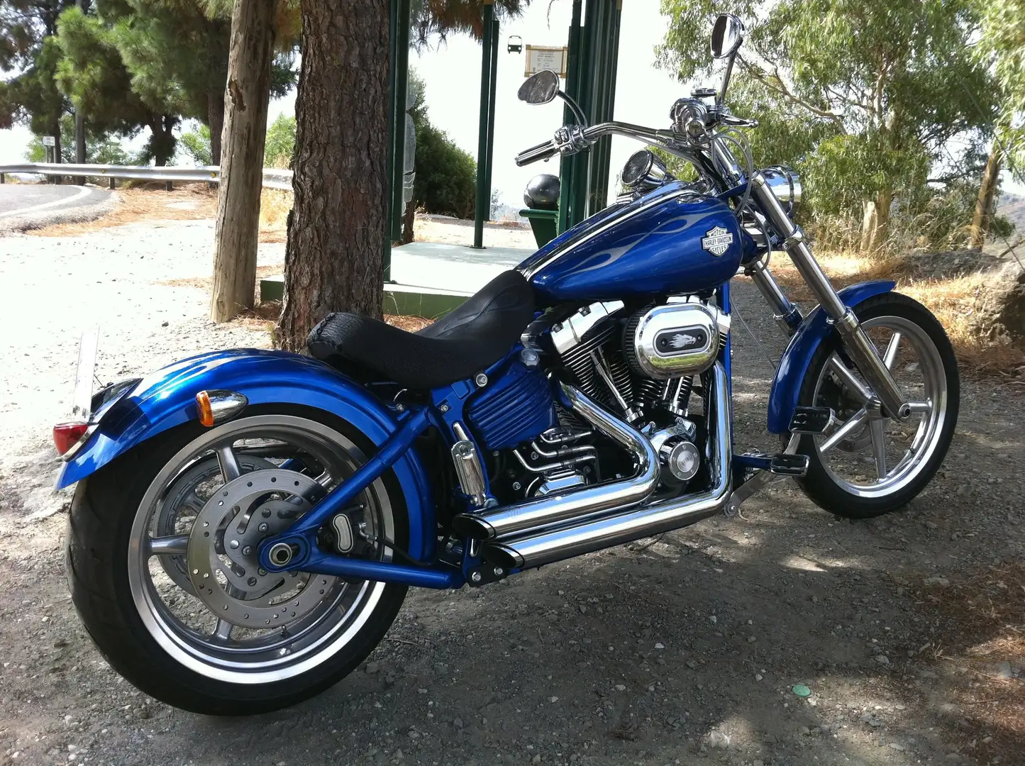 Harley-Davidson Rocker C Rocker C FXCWC Vollausstattung und wie Neu Albastru - 1