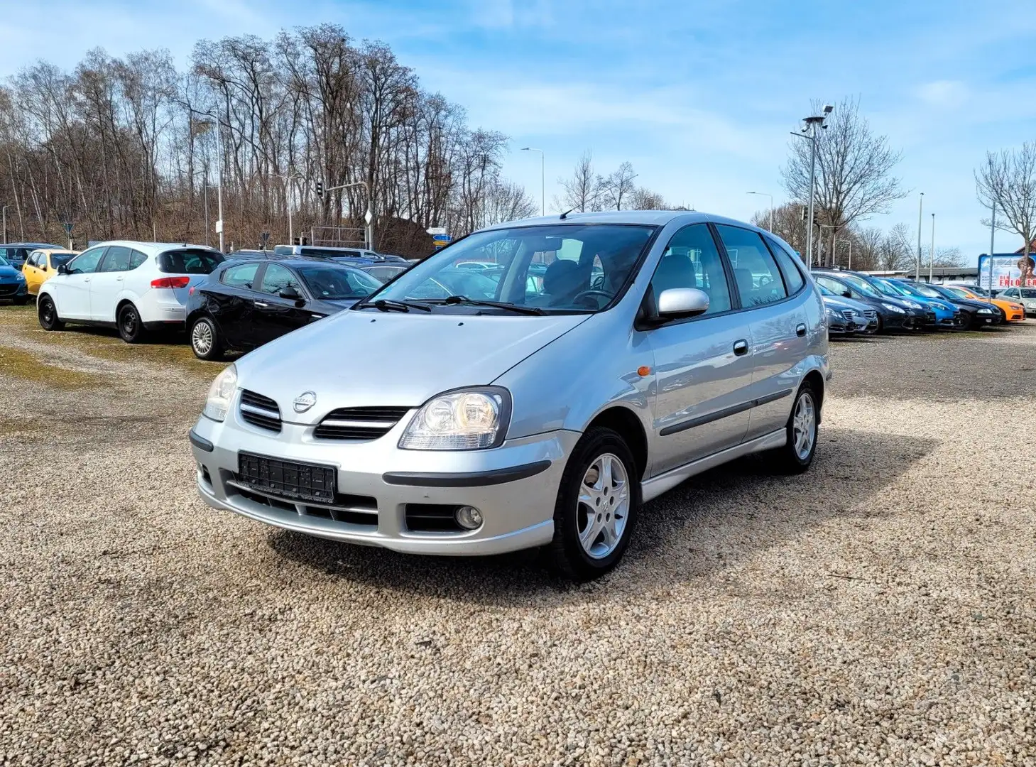 Nissan Almera Tino Acenta plus 1.8*AHK*SR+LMF*WR*TÜV* Zilver - 1