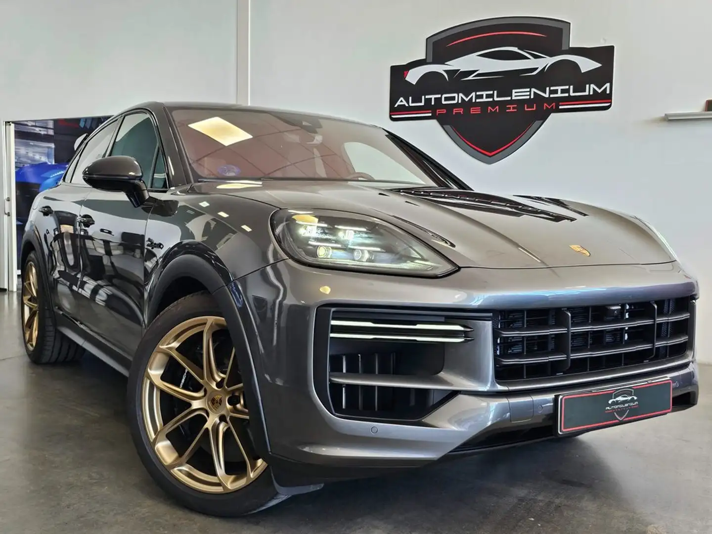 Porsche Cayenne Turbo E-Hybrid con Paquete GT Gris - 1