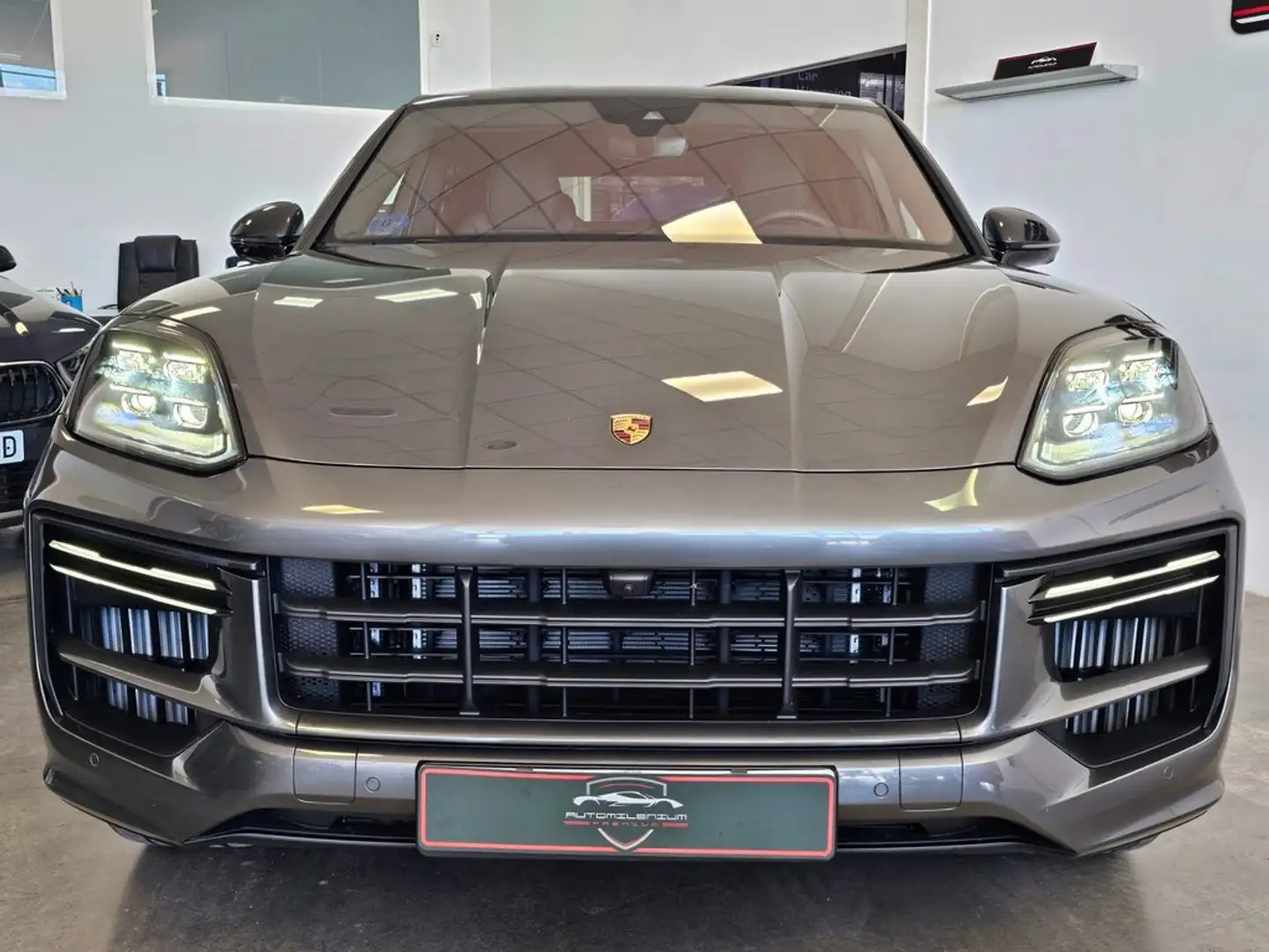 Porsche Cayenne Turbo E-Hybrid con Paquete GT Gris - 2