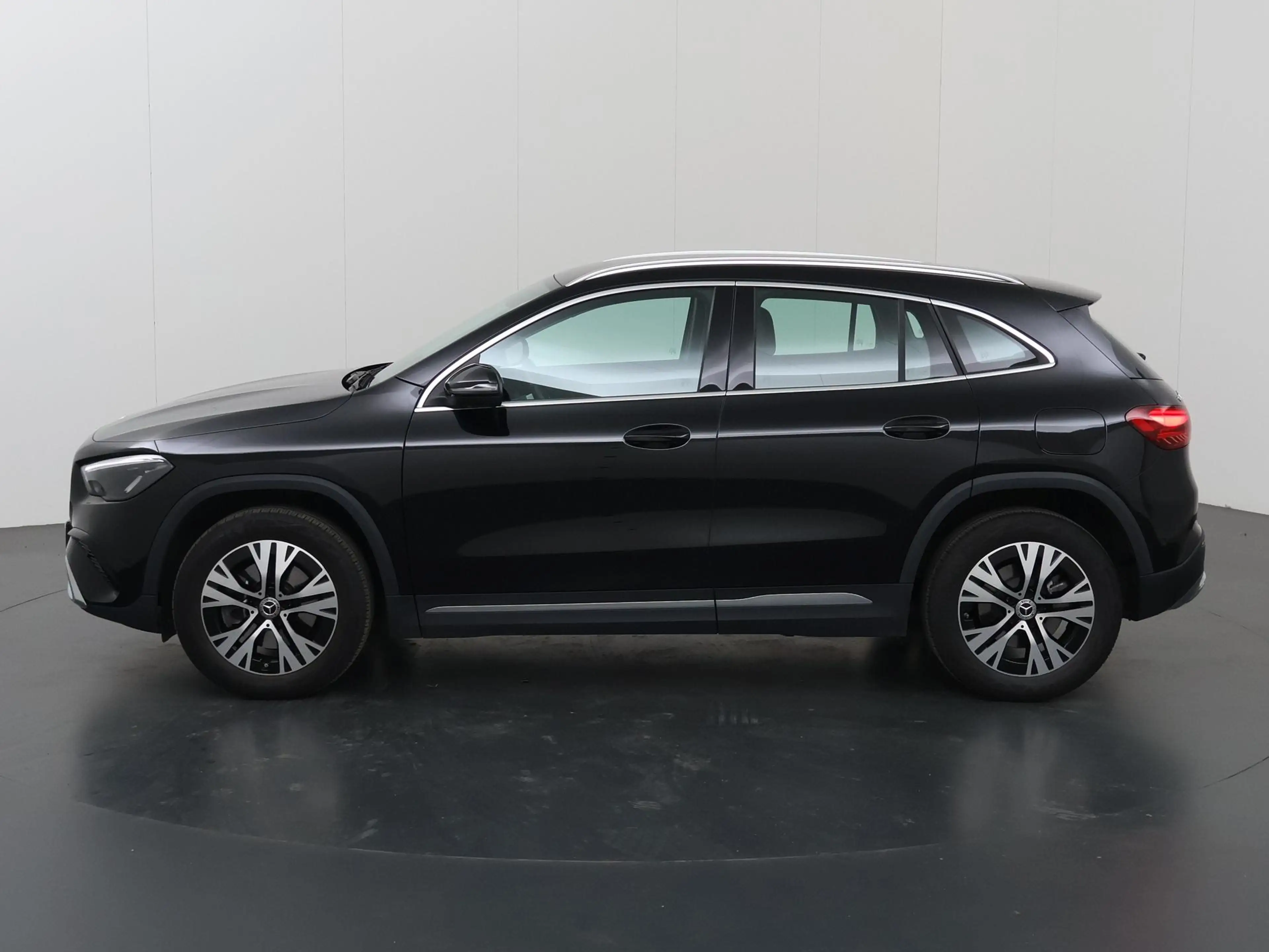 Mercedes-Benz GLA 250 e Luxury Line | Trekhaak | Verwarmd stuur | Winter — photo 5