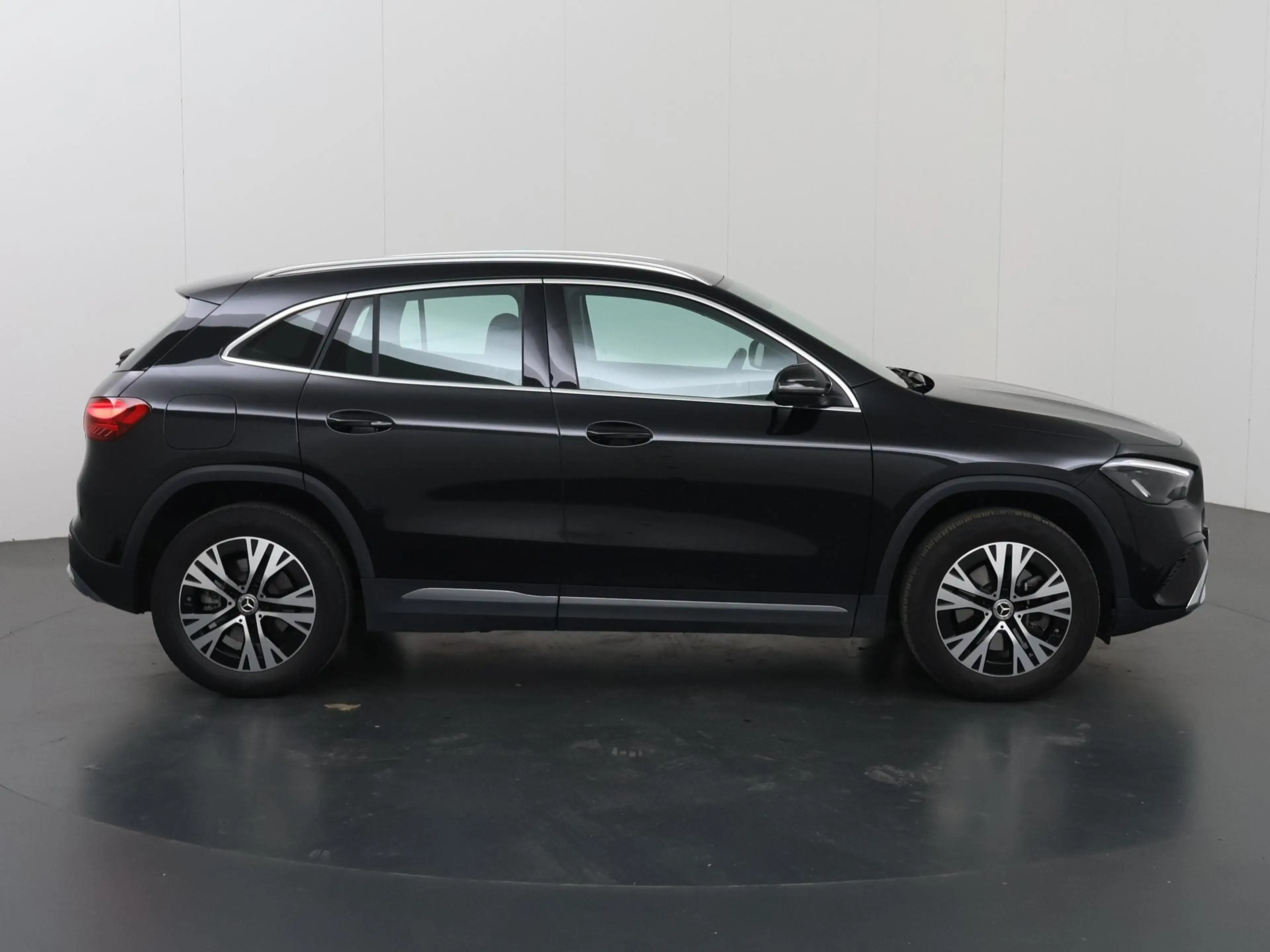 Mercedes-Benz GLA 250 e Luxury Line | Trekhaak | Verwarmd stuur | Winter — photo 6
