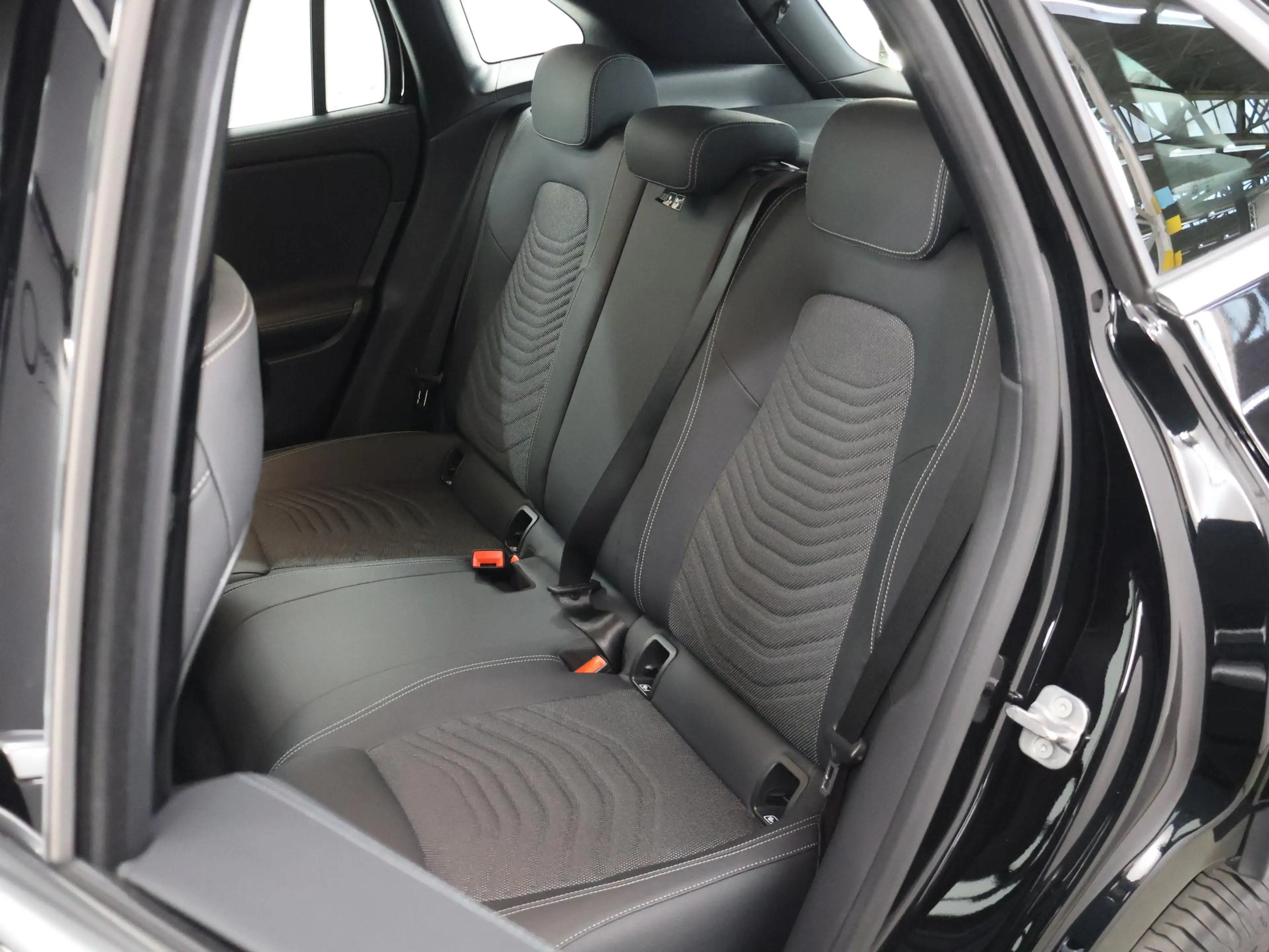 Mercedes-Benz GLA 250 e Luxury Line | Trekhaak | Verwarmd stuur | Winter — photo 11