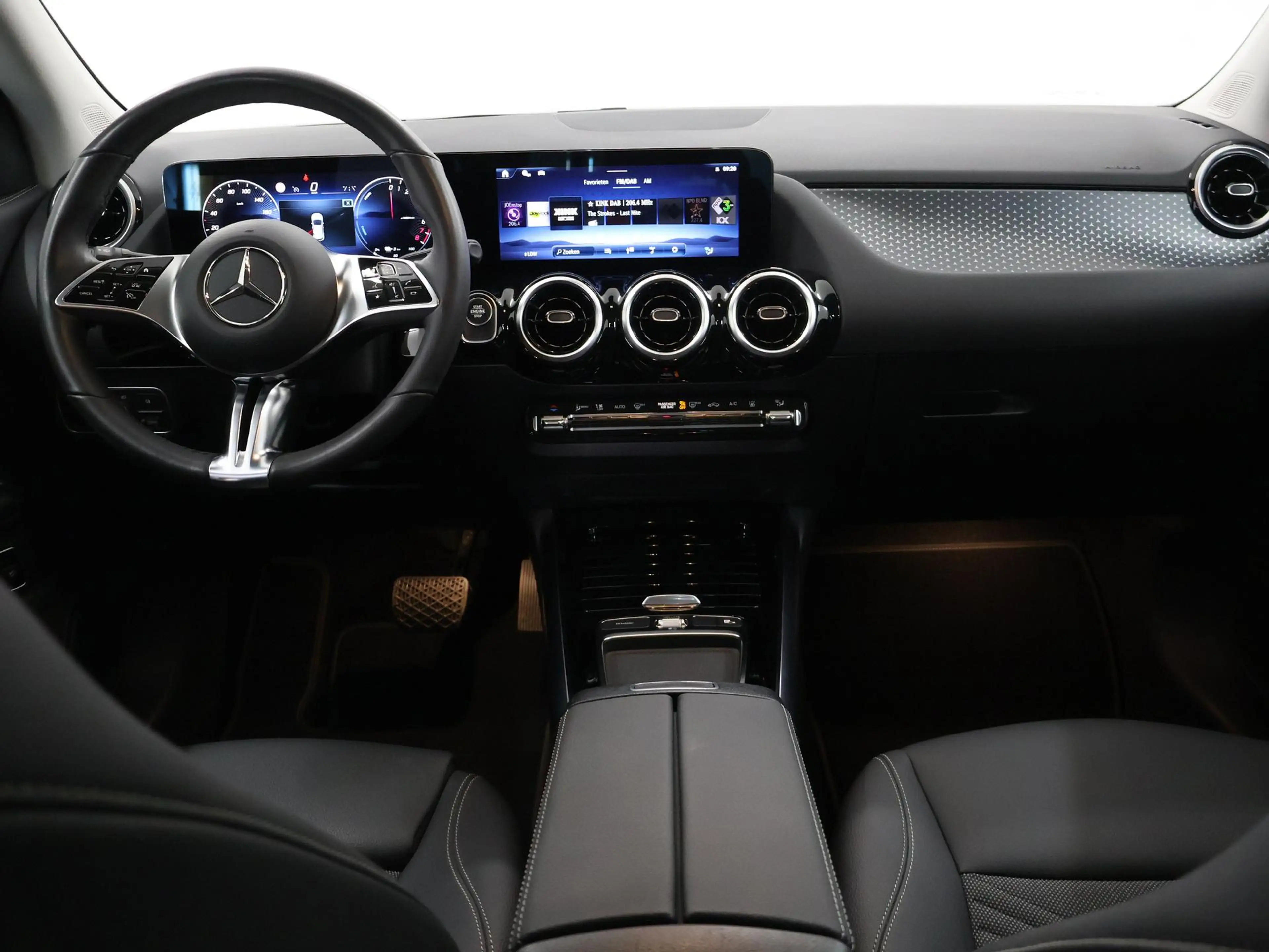 Mercedes-Benz GLA 250 e Luxury Line | Trekhaak | Verwarmd stuur | Winter — photo 8