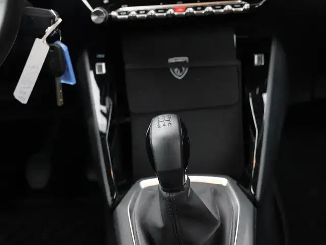 Peugeot 208 view 14