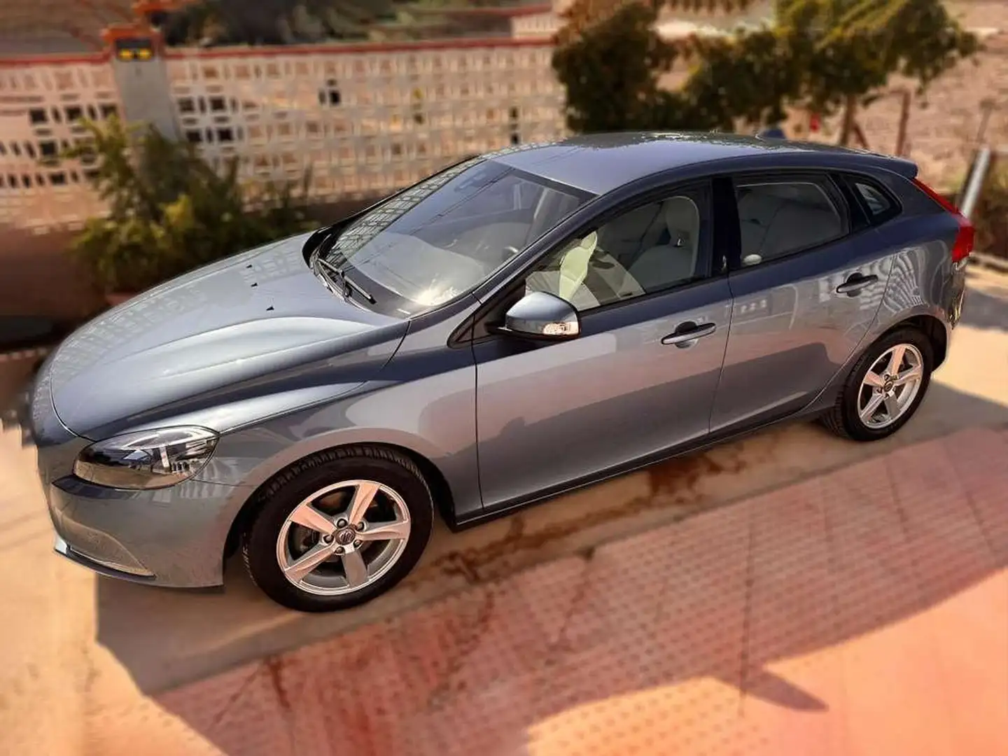 Volvo V40 D2 Kinetic 115 Gris - 1